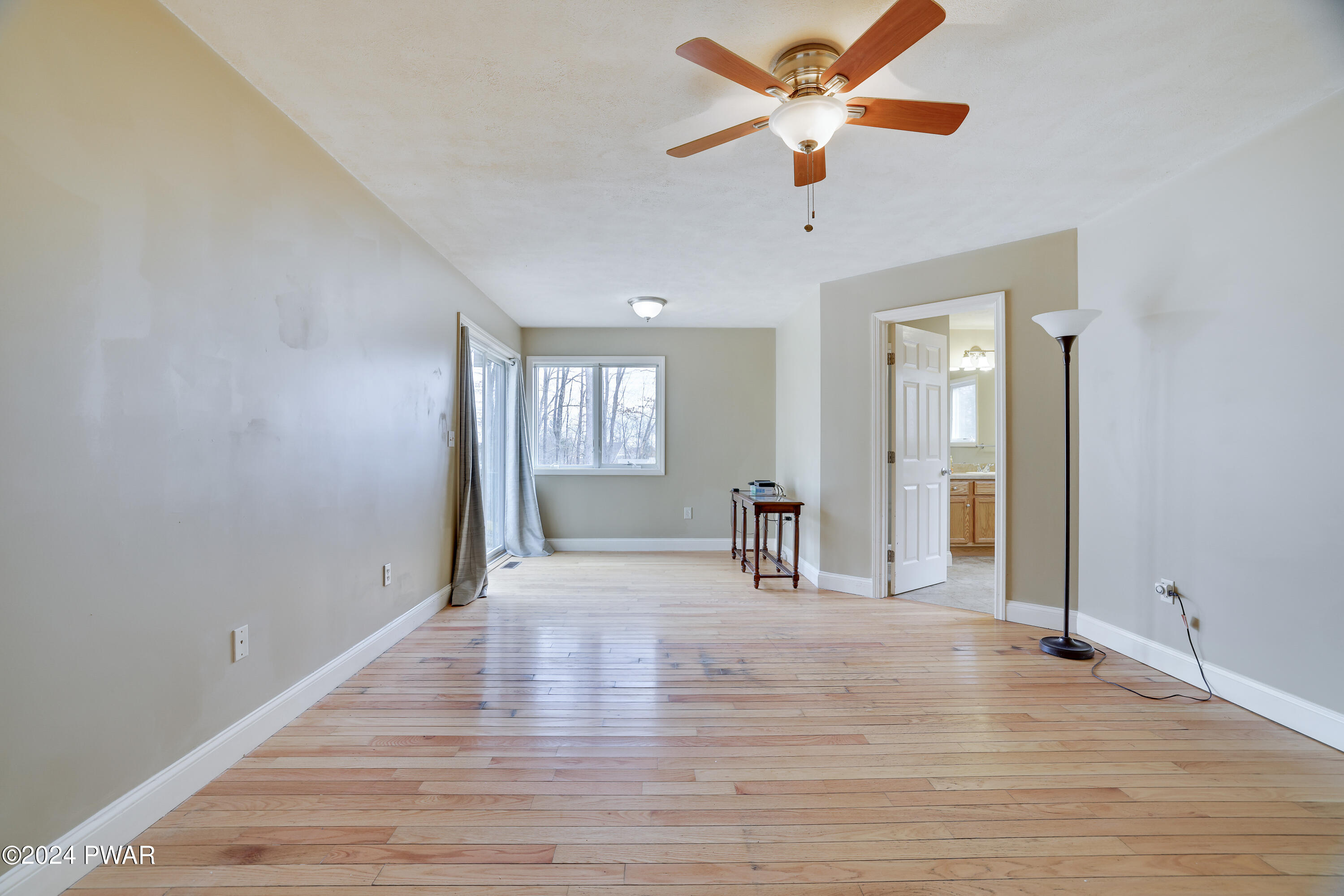 Hawley, Pennsylvania 18428, United States, 3 Bedrooms Bedrooms, ,2 BathroomsBathrooms,Residential,Pending,61617