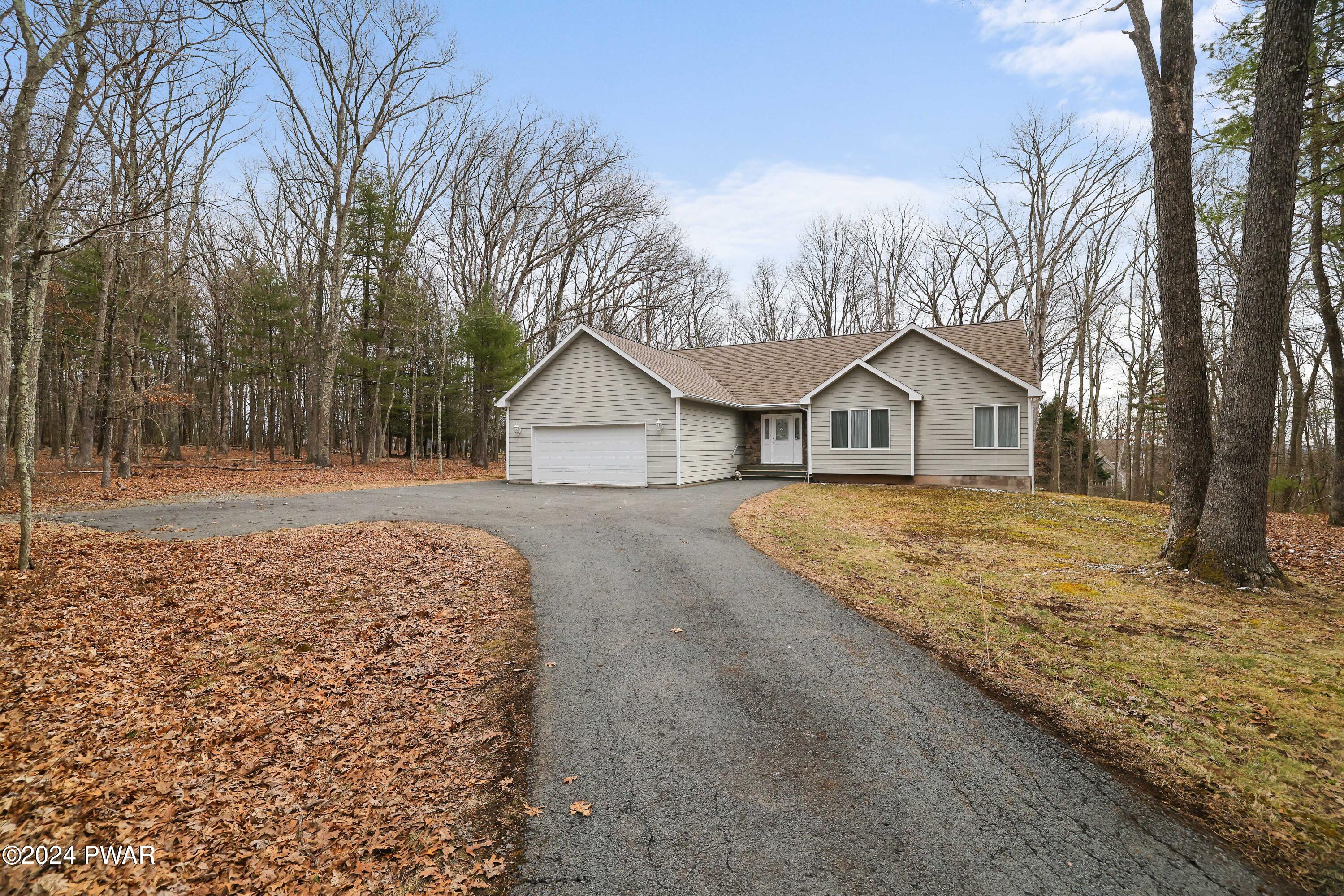 Hawley, Pennsylvania 18428, United States, 3 Bedrooms Bedrooms, ,2 BathroomsBathrooms,Residential,Pending,61617