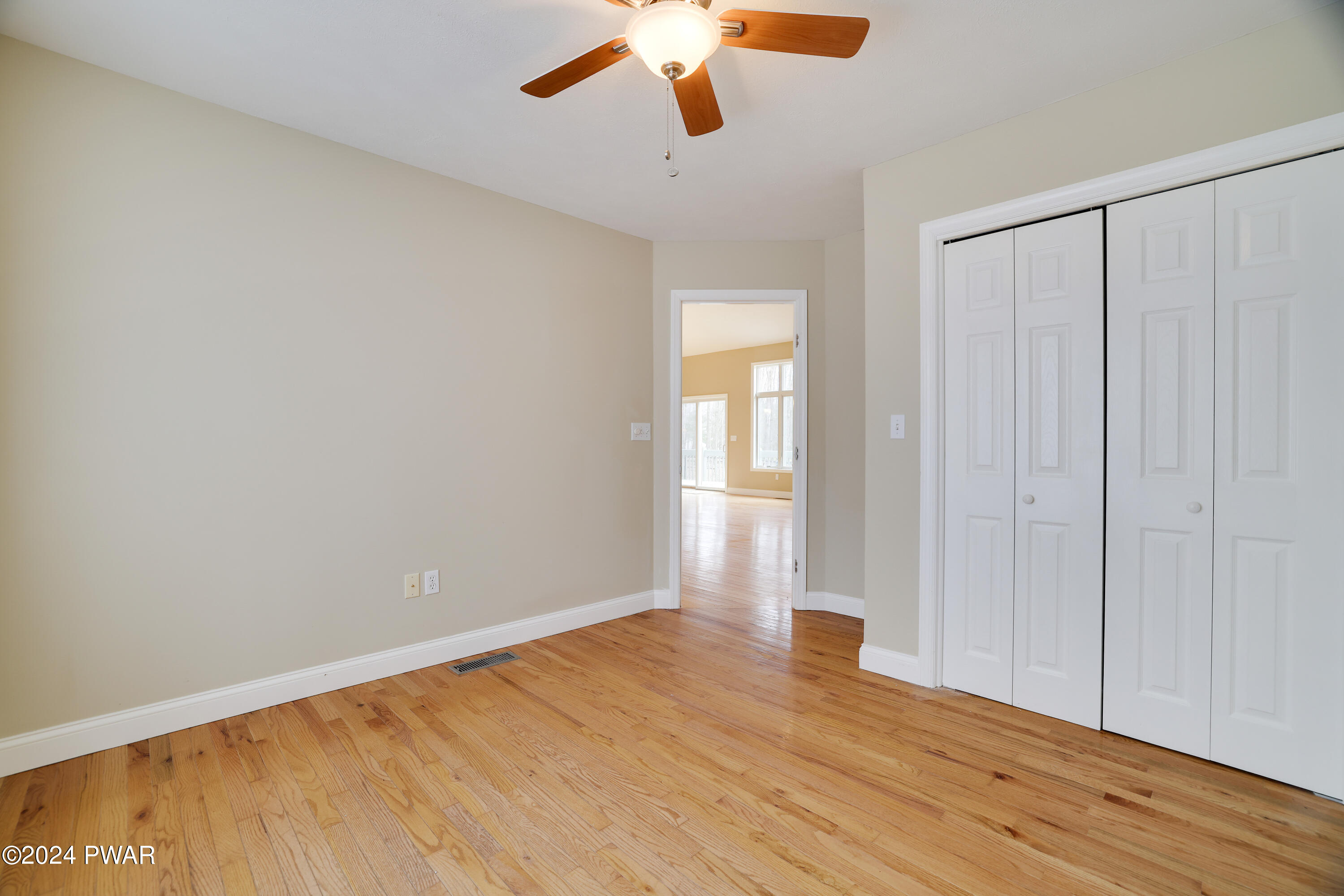 Hawley, Pennsylvania 18428, United States, 3 Bedrooms Bedrooms, ,2 BathroomsBathrooms,Residential,Pending,61617