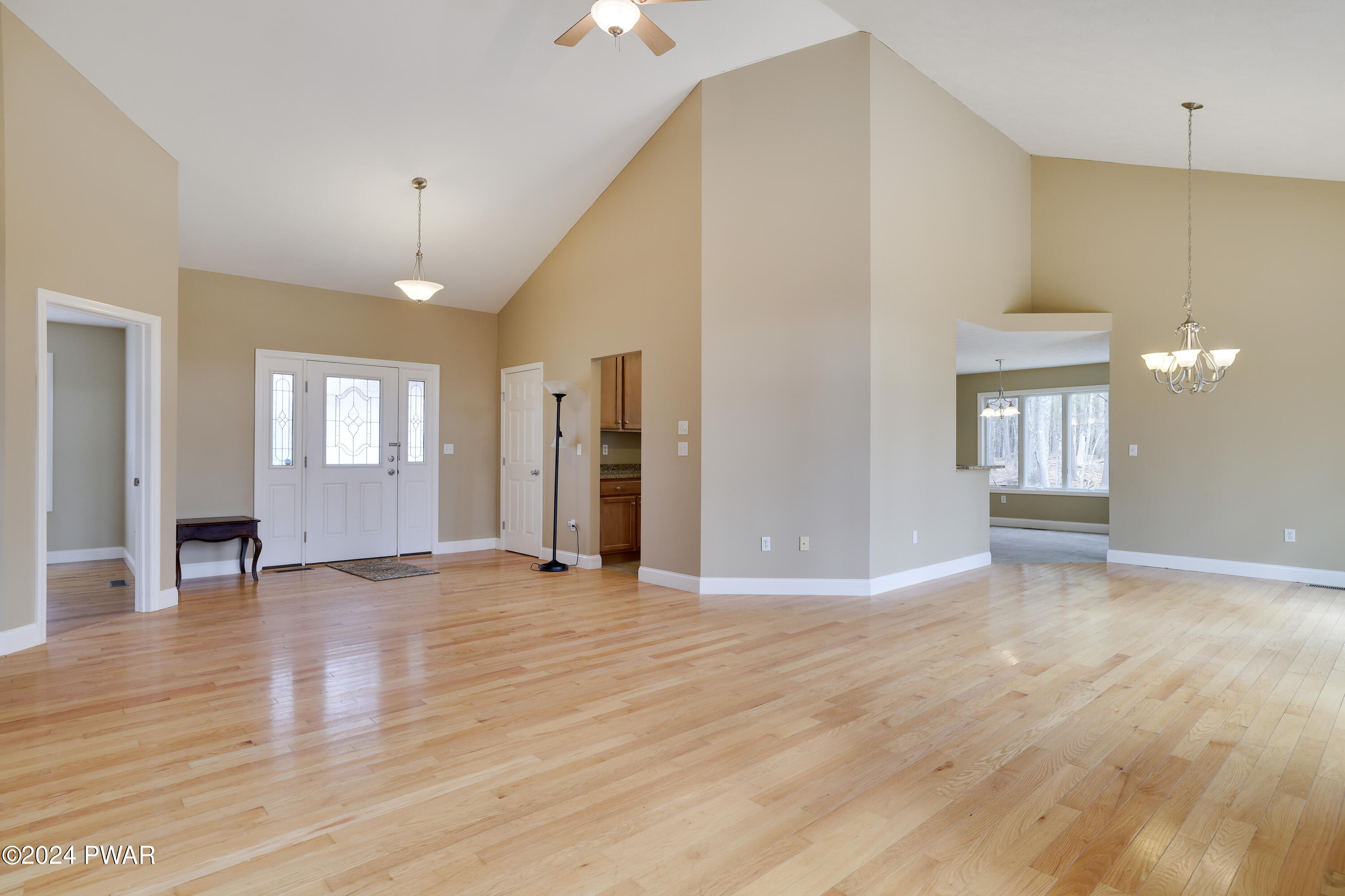 Hawley, Pennsylvania 18428, United States, 3 Bedrooms Bedrooms, ,2 BathroomsBathrooms,Residential,Pending,61617