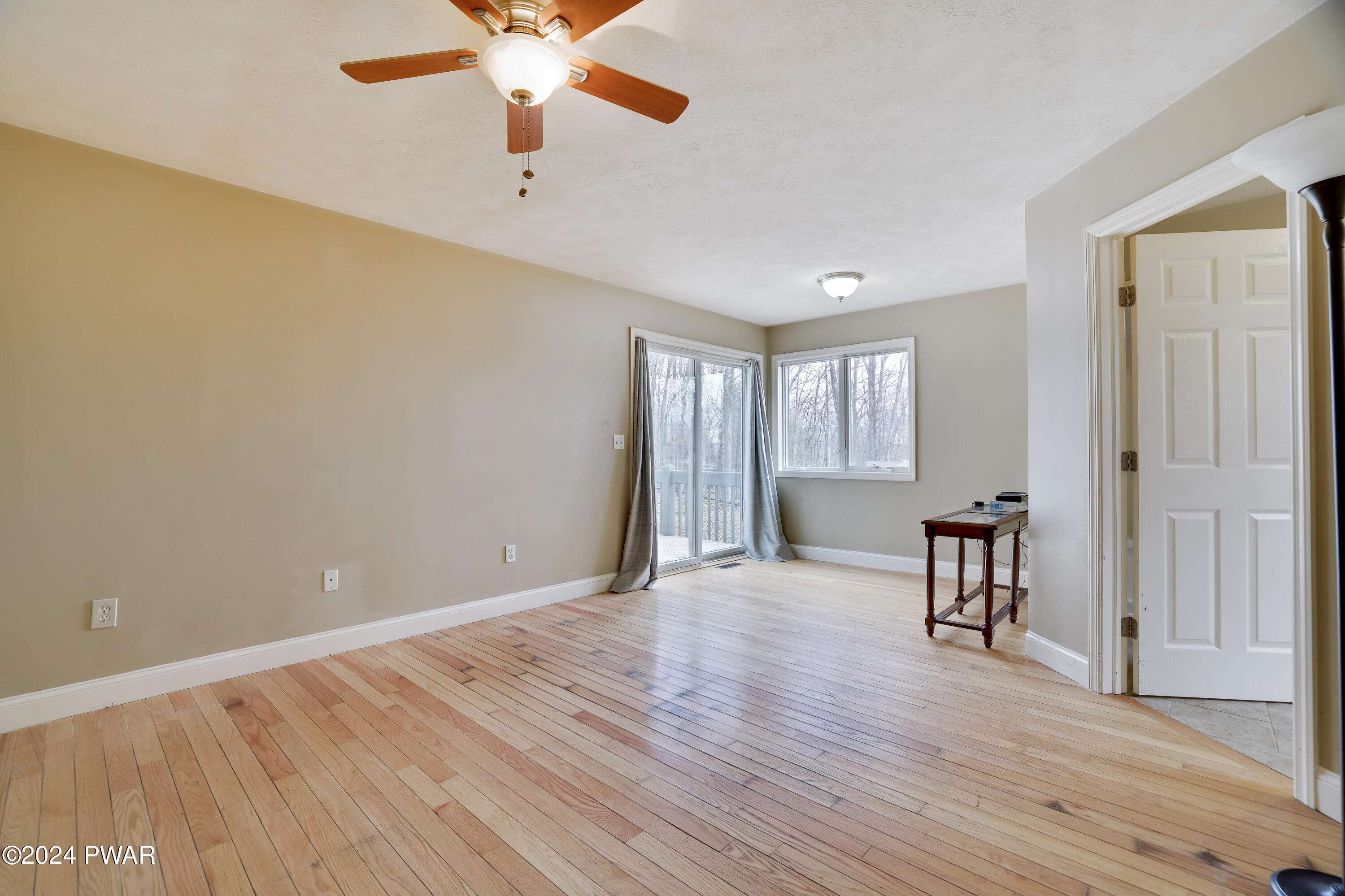 Hawley, Pennsylvania 18428, United States, 3 Bedrooms Bedrooms, ,2 BathroomsBathrooms,Residential,Pending,61617