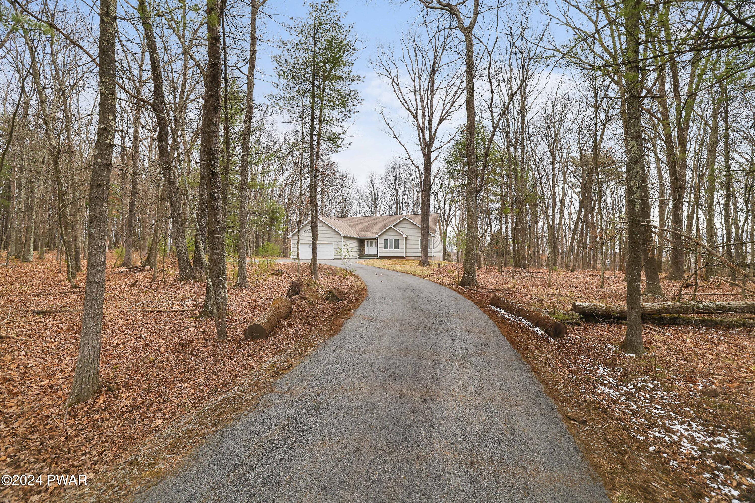 Hawley, Pennsylvania 18428, United States, 3 Bedrooms Bedrooms, ,2 BathroomsBathrooms,Residential,Pending,61617