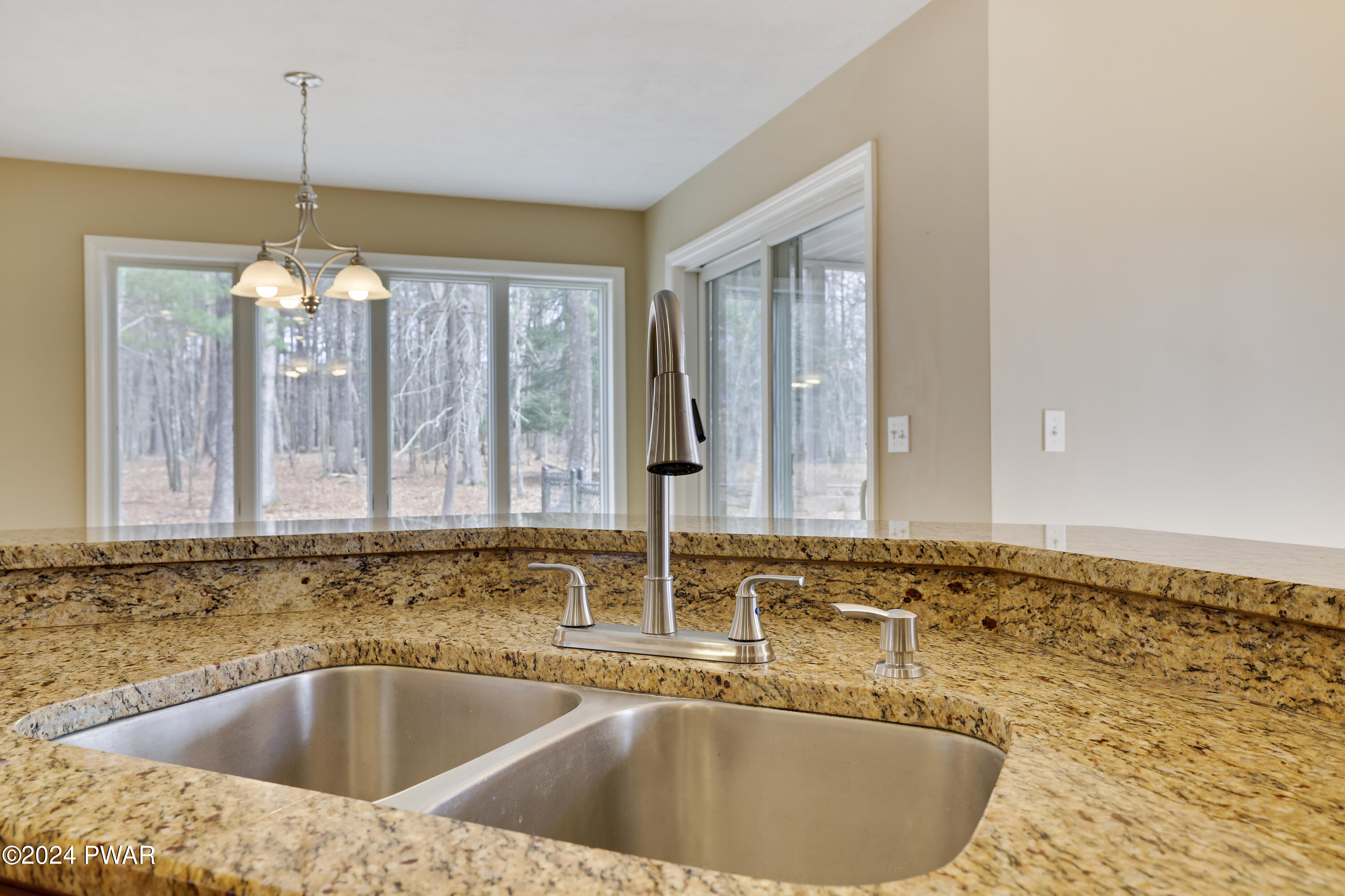 Hawley, Pennsylvania 18428, United States, 3 Bedrooms Bedrooms, ,2 BathroomsBathrooms,Residential,Pending,61617