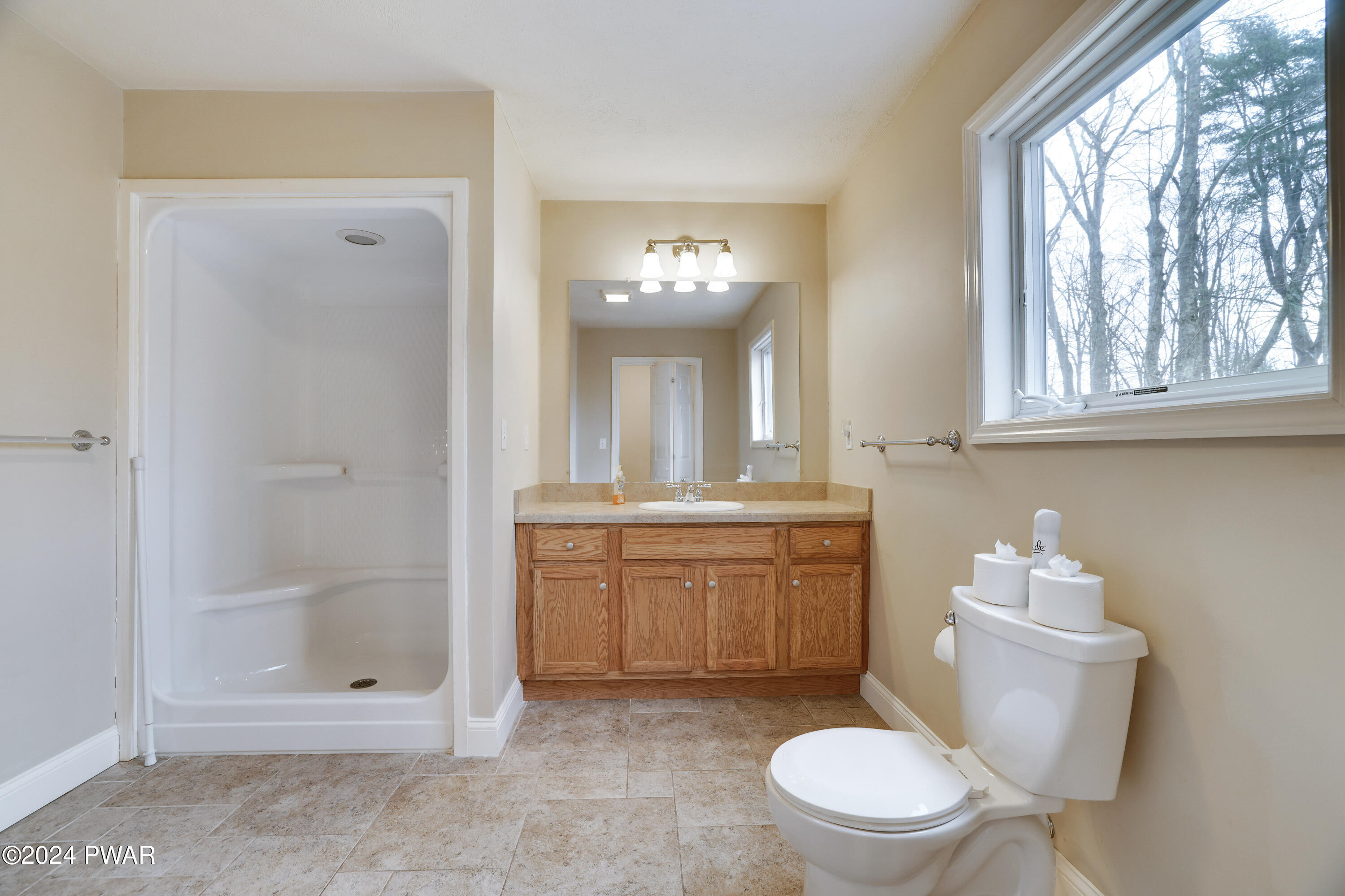 Hawley, Pennsylvania 18428, United States, 3 Bedrooms Bedrooms, ,2 BathroomsBathrooms,Residential,Pending,61617