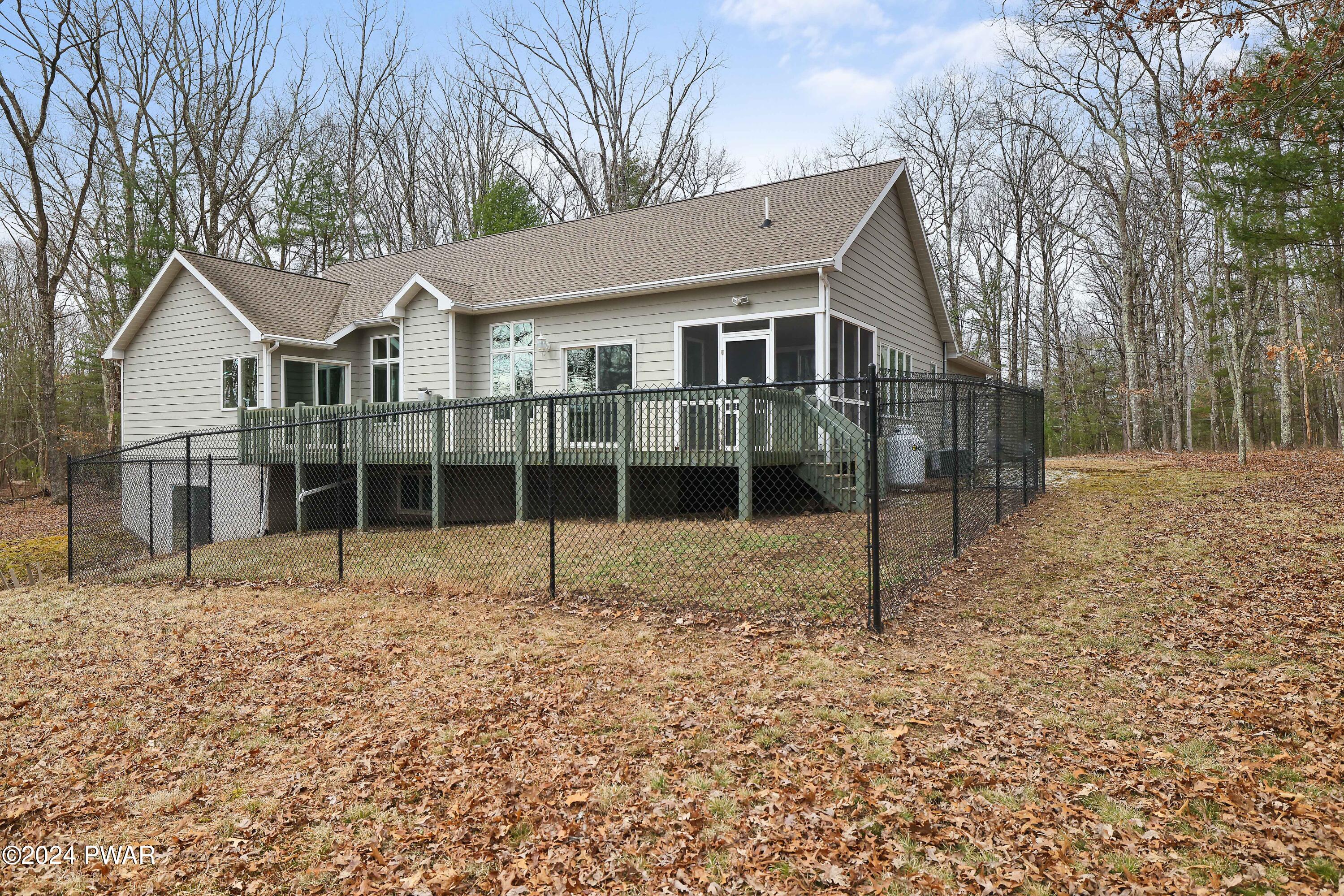 Hawley, Pennsylvania 18428, United States, 3 Bedrooms Bedrooms, ,2 BathroomsBathrooms,Residential,Pending,61617