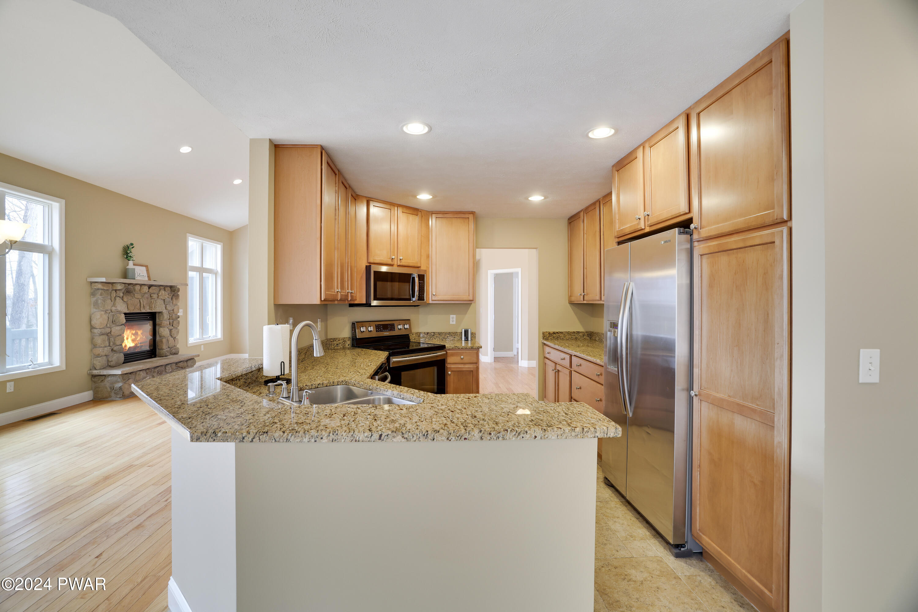 Hawley, Pennsylvania 18428, United States, 3 Bedrooms Bedrooms, ,2 BathroomsBathrooms,Residential,Pending,61617