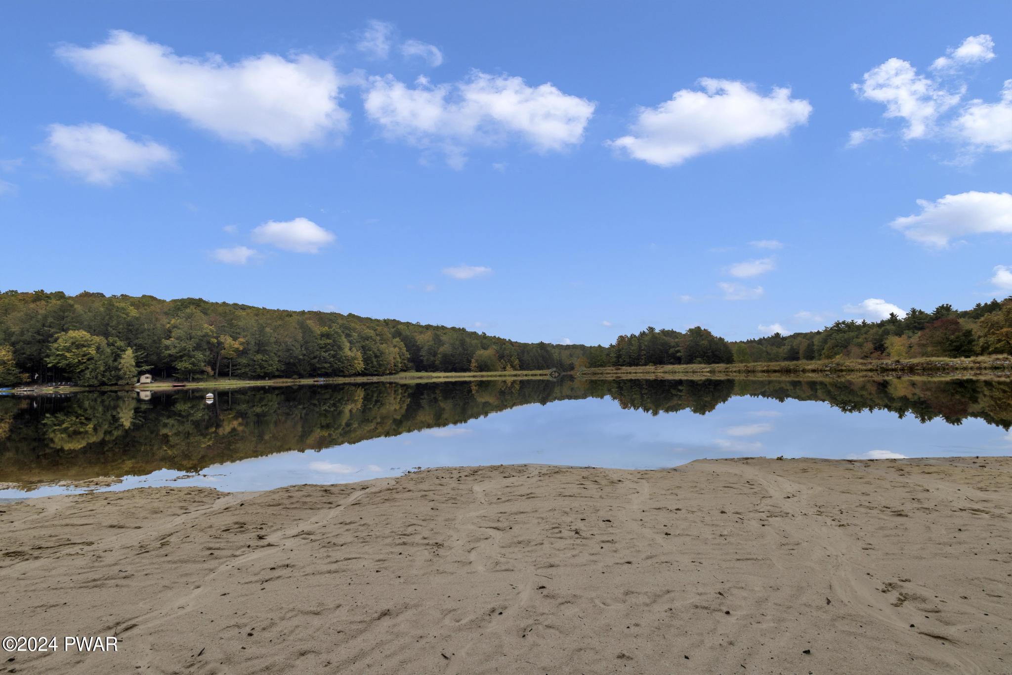 1024 Beaver Lake Drive, Paupack, Pennsylvania image 16