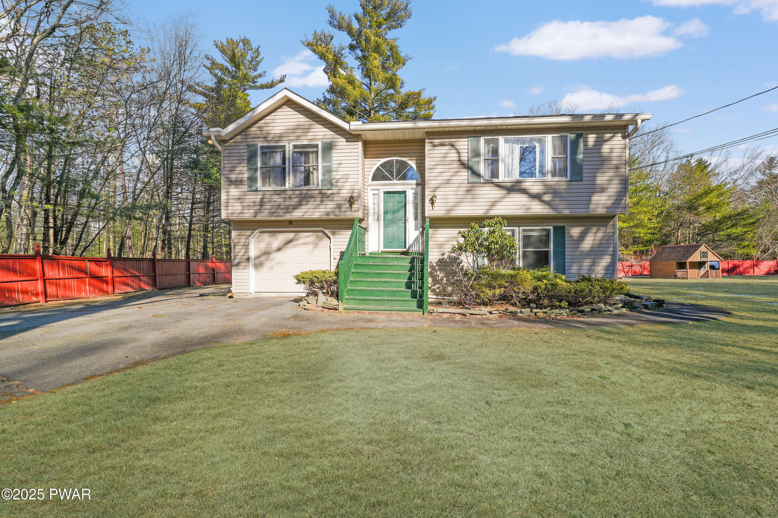 631 Silver Lake Road, Dingmans Ferry, Pennsylvania image 1