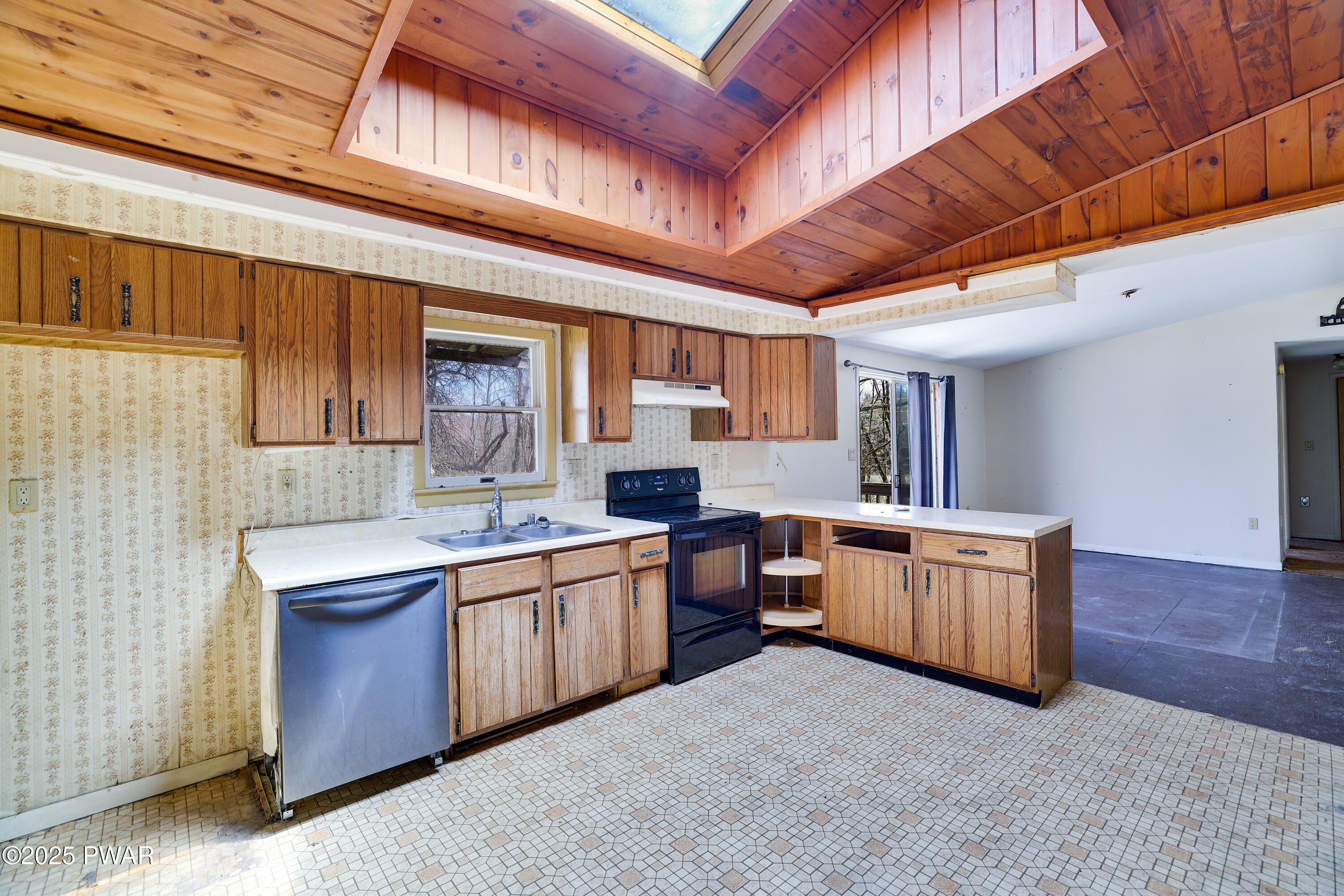117 Christopher Way, Hawley, Pennsylvania image 2