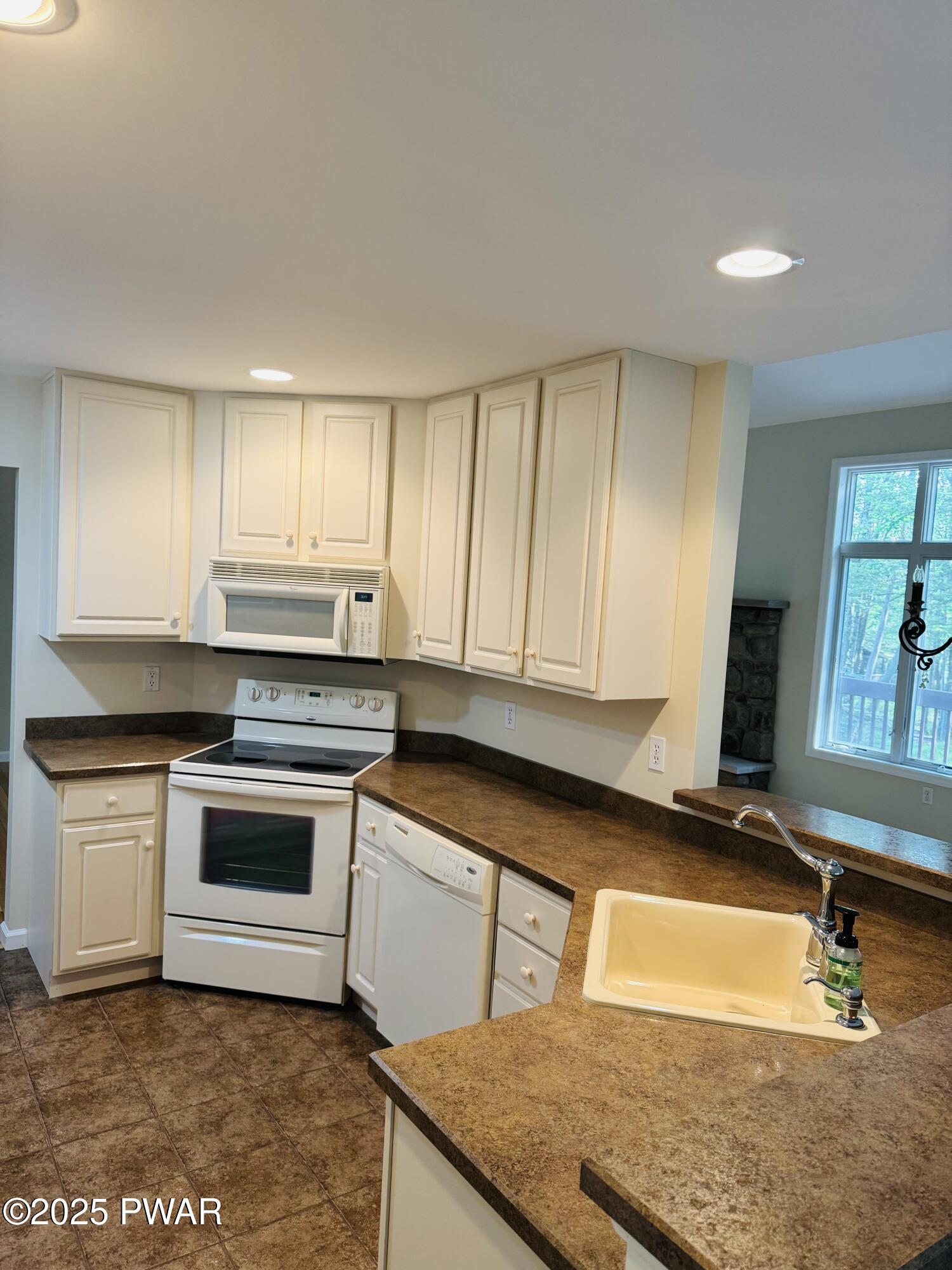 Lords Valley, Pennsylvania 18428, United States, 3 Bedrooms Bedrooms, ,2 BathroomsBathrooms,Residential,Active,164461