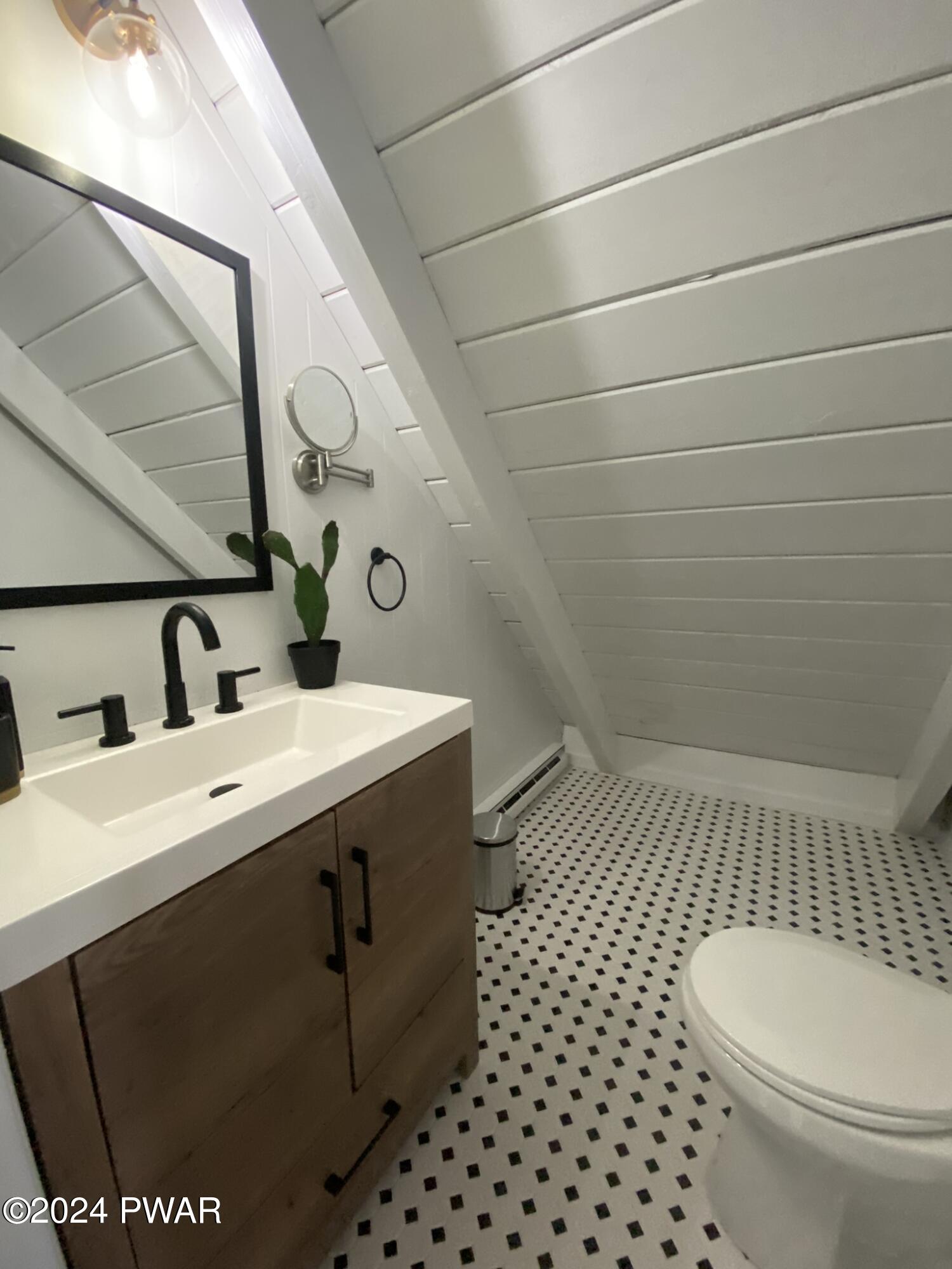 Hawley, Pennsylvania 18428, United States, 3 Bedrooms Bedrooms, ,2 BathroomsBathrooms,Residential,Active,67315