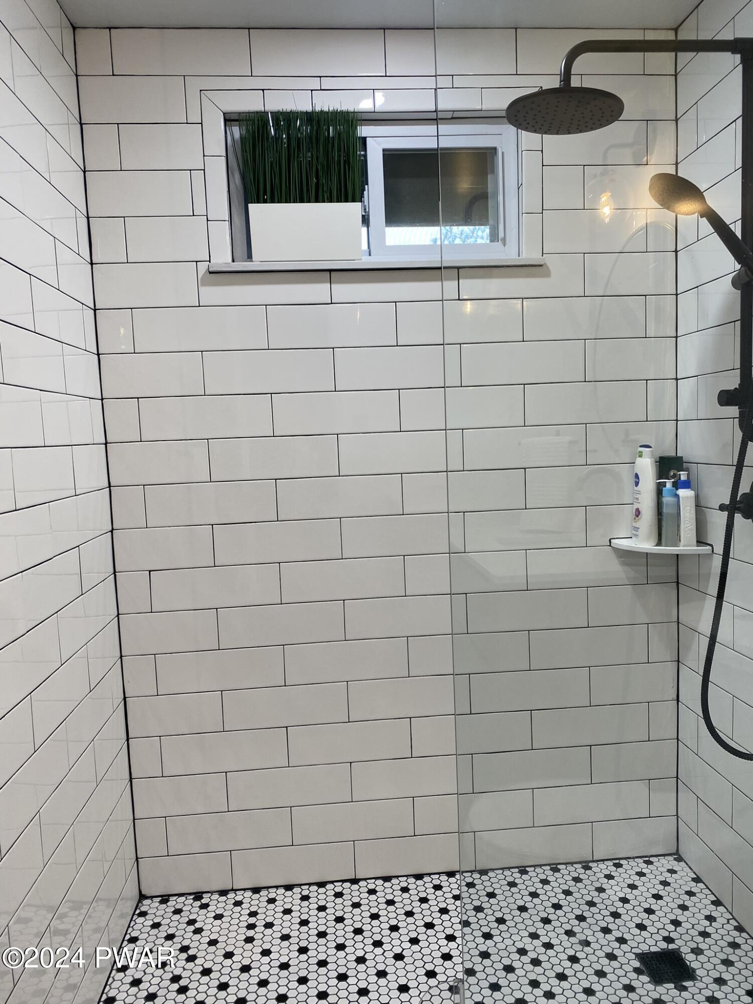 Hawley, Pennsylvania 18428, United States, 3 Bedrooms Bedrooms, ,2 BathroomsBathrooms,Residential,Active,67315