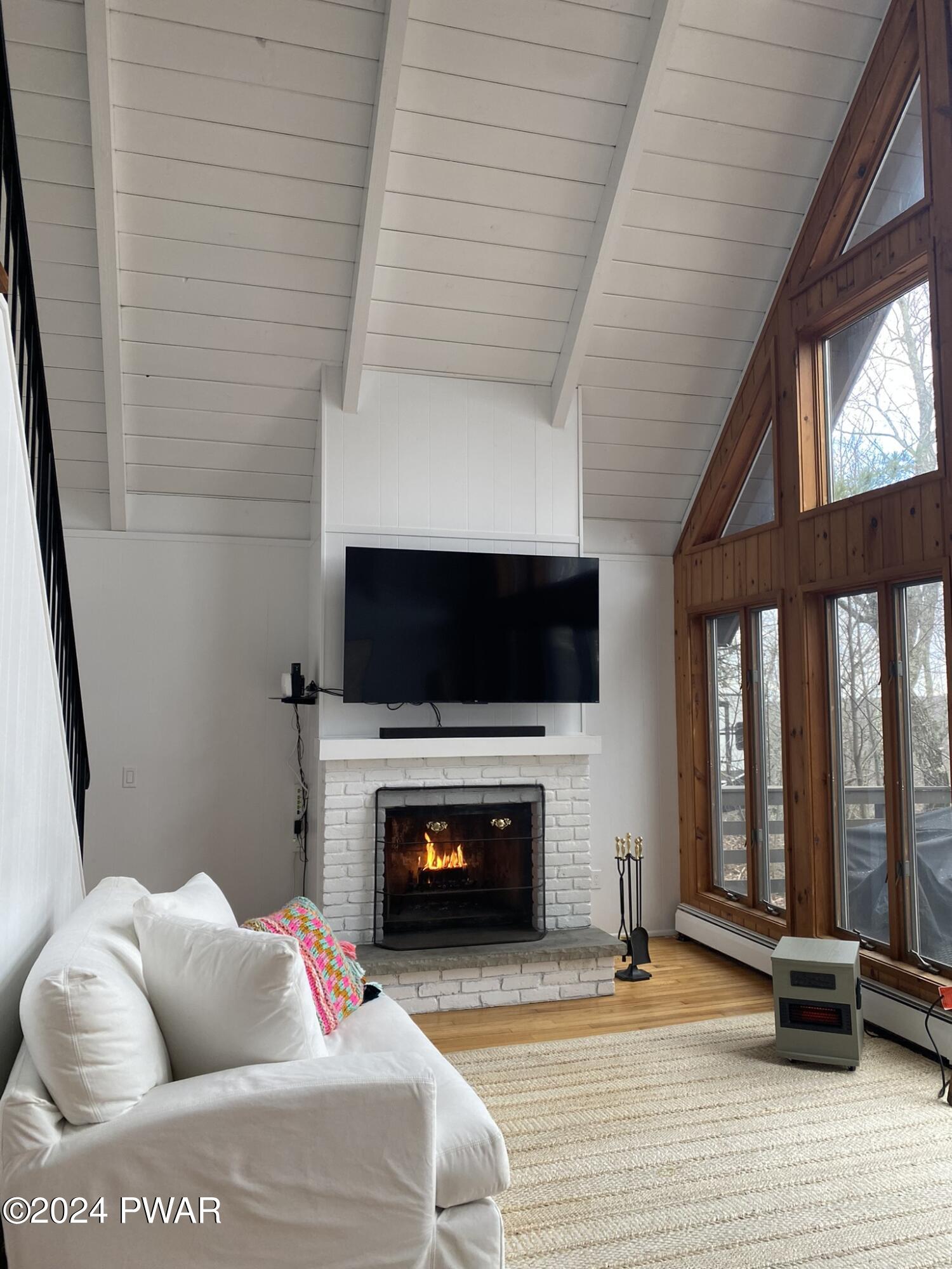 Hawley, Pennsylvania 18428, United States, 3 Bedrooms Bedrooms, ,2 BathroomsBathrooms,Residential,Active,67315