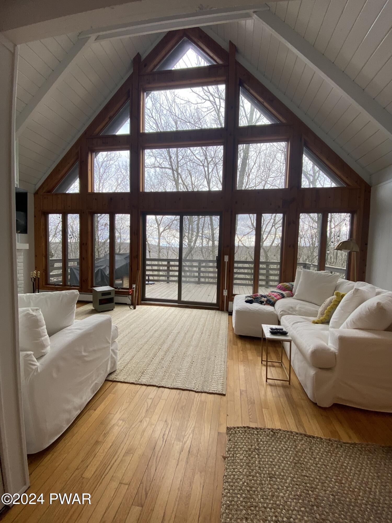 Hawley, Pennsylvania 18428, United States, 3 Bedrooms Bedrooms, ,2 BathroomsBathrooms,Residential,Active,67315