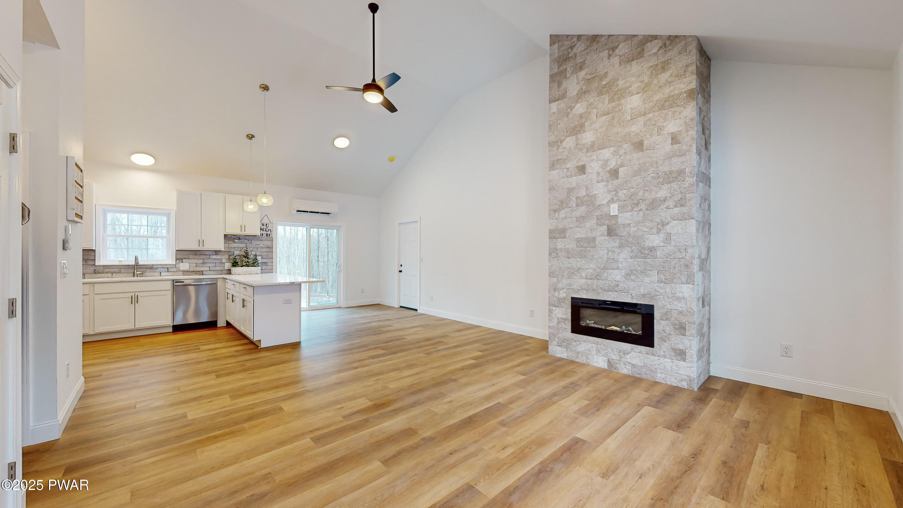 209 Bindale Road, Tamiment, Pennsylvania image 3