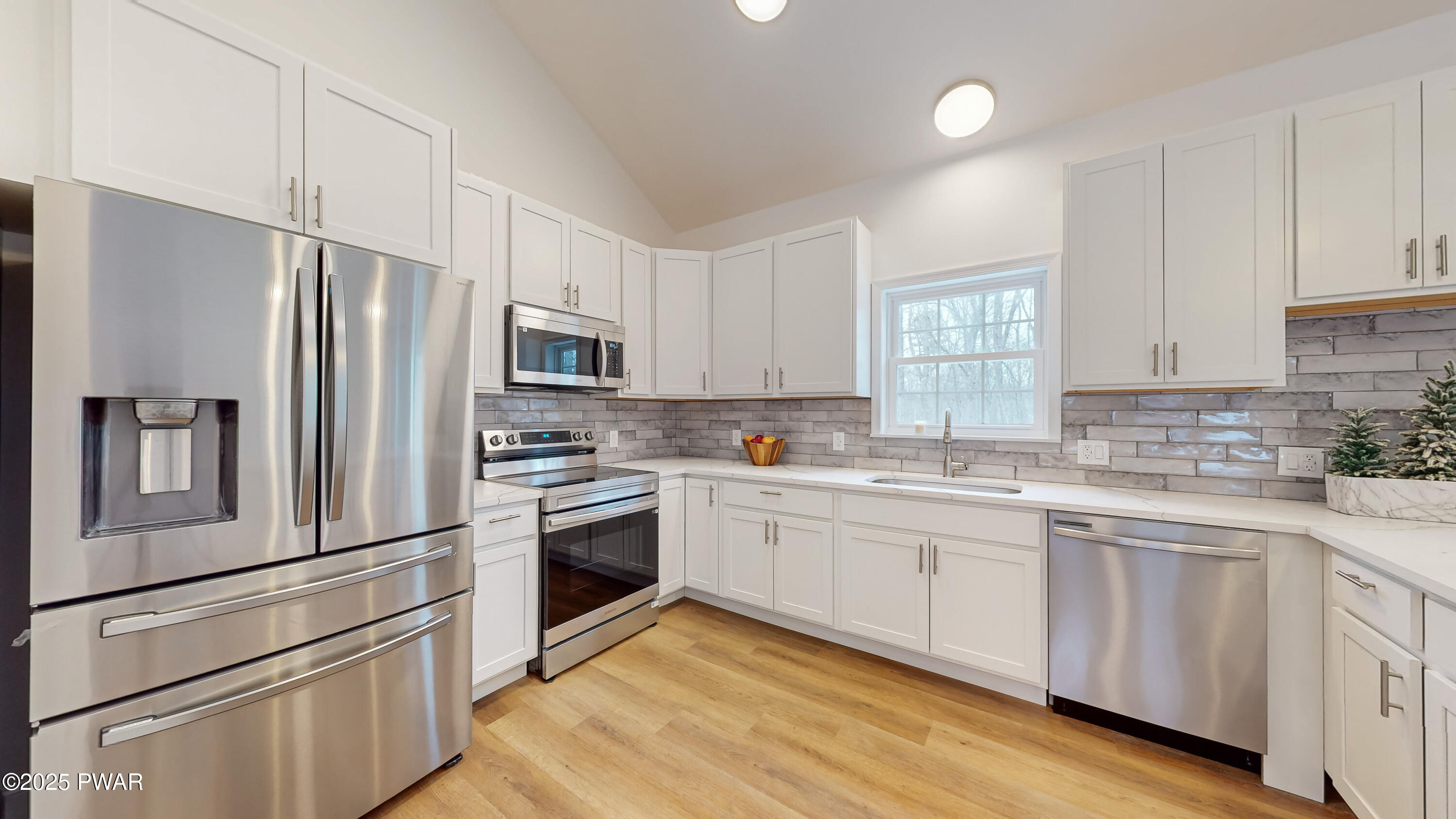 209 Bindale Road, Tamiment, Pennsylvania image 2