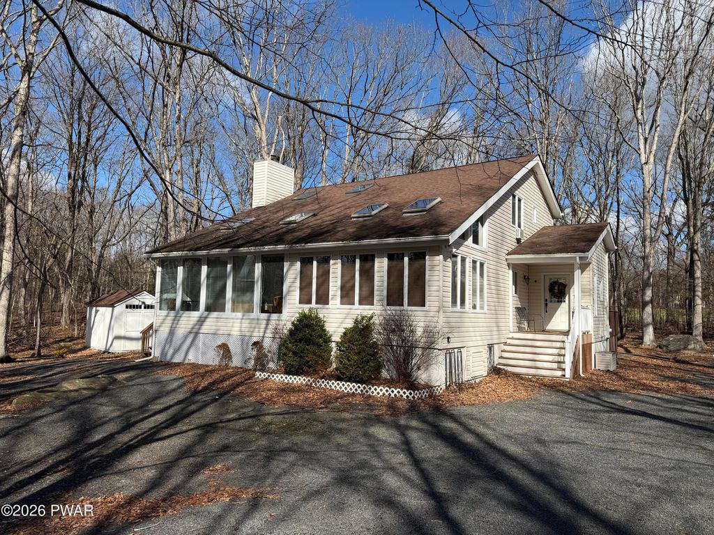 Photo of 811 Paddock Court, Lords Valley, PA 18428 (MLS # PW260534)