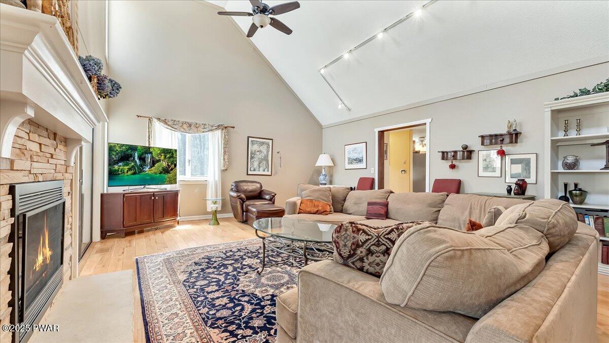 141 Cove Point Circle, Lakeville, Pennsylvania image 14