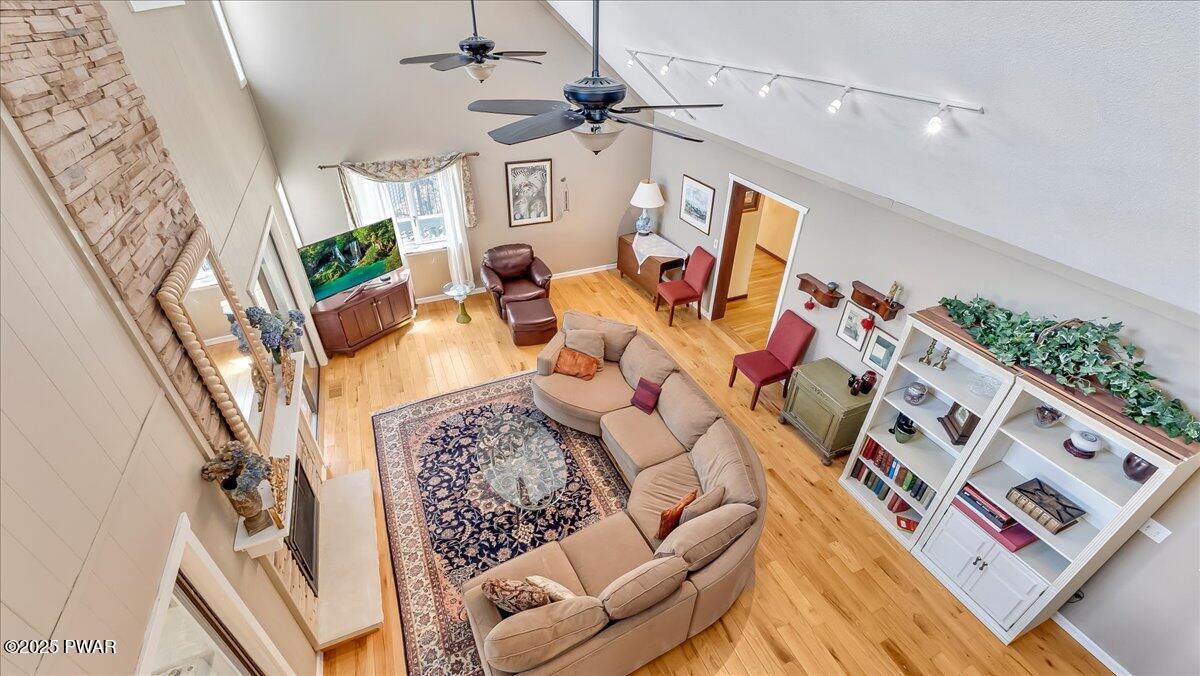 141 Cove Point Circle, Lakeville, Pennsylvania image 16