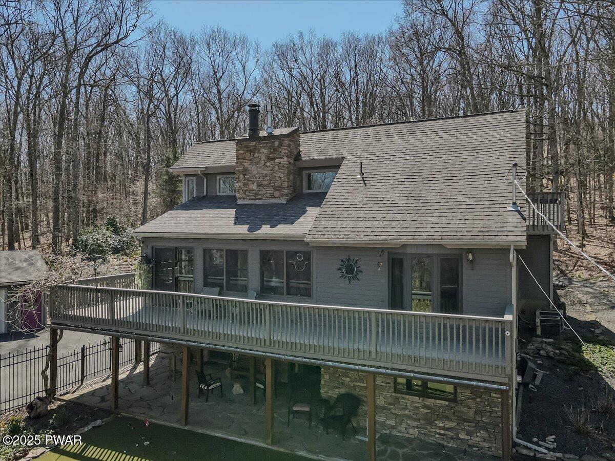 141 Cove Point Circle, Lakeville, Pennsylvania image 3