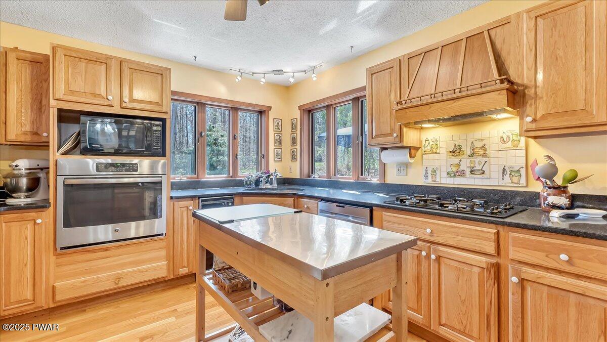 141 Cove Point Circle, Lakeville, Pennsylvania image 18