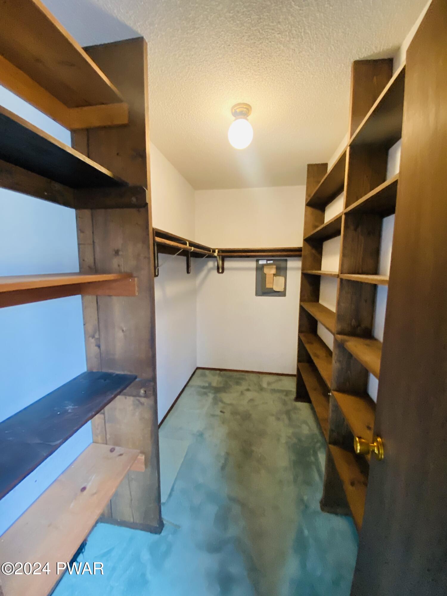 Lords Valley, Pennsylvania 18428, United States, 3 Bedrooms Bedrooms, ,2 BathroomsBathrooms,Residential,Pending,62227