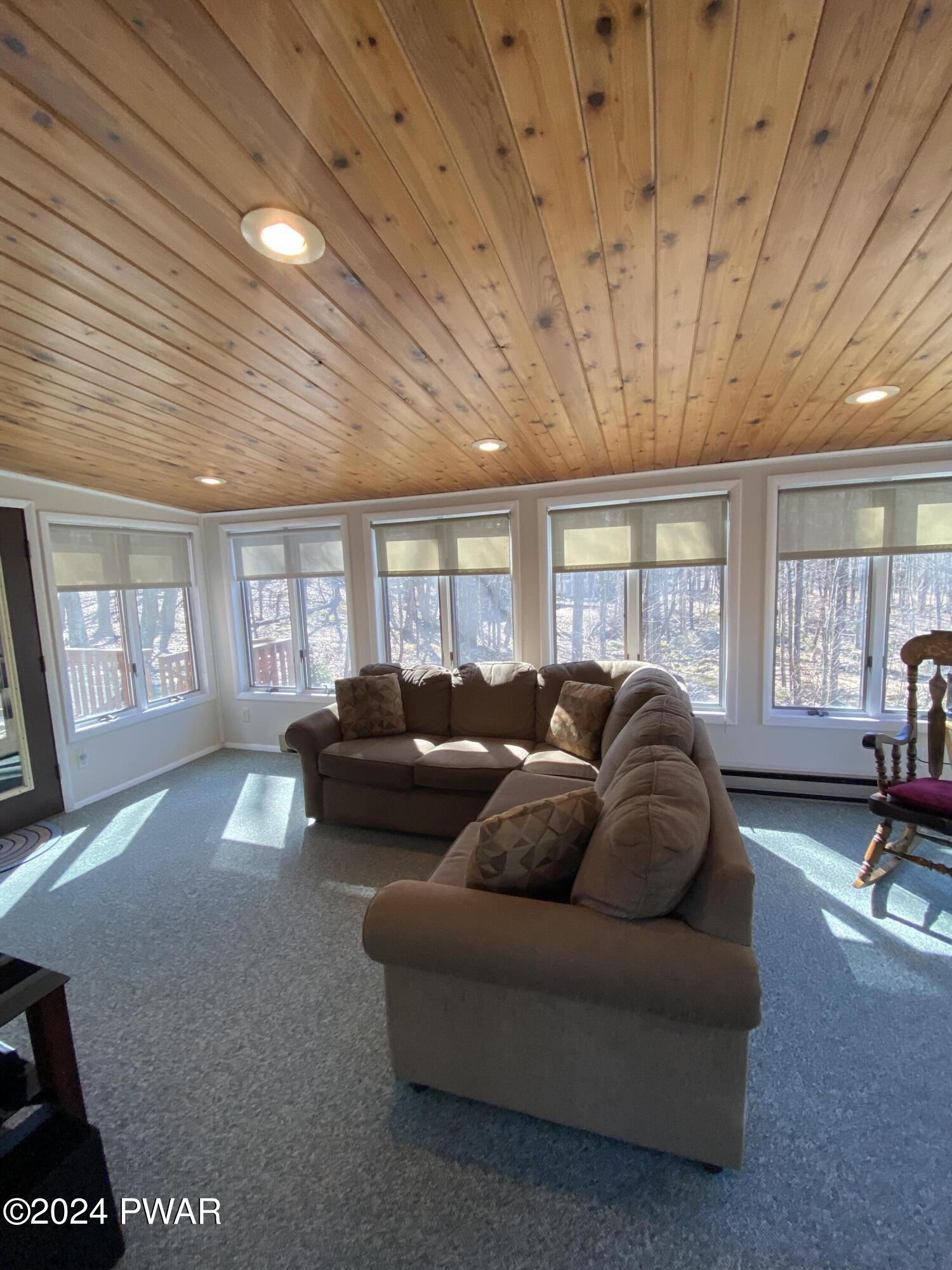 Lords Valley, Pennsylvania 18428, United States, 3 Bedrooms Bedrooms, ,2 BathroomsBathrooms,Residential,Pending,62227