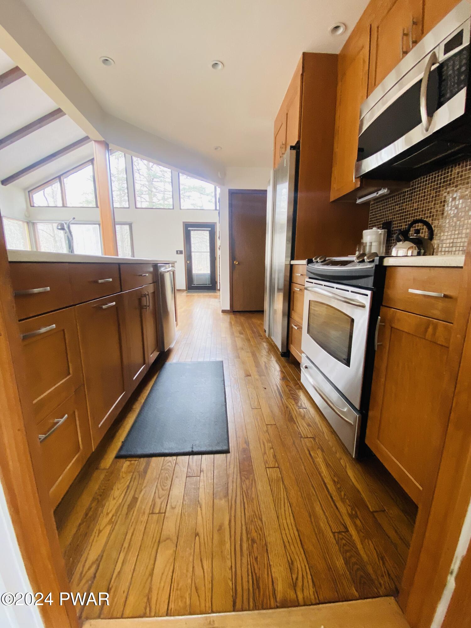 Lords Valley, Pennsylvania 18428, United States, 3 Bedrooms Bedrooms, ,2 BathroomsBathrooms,Residential,Pending,62227