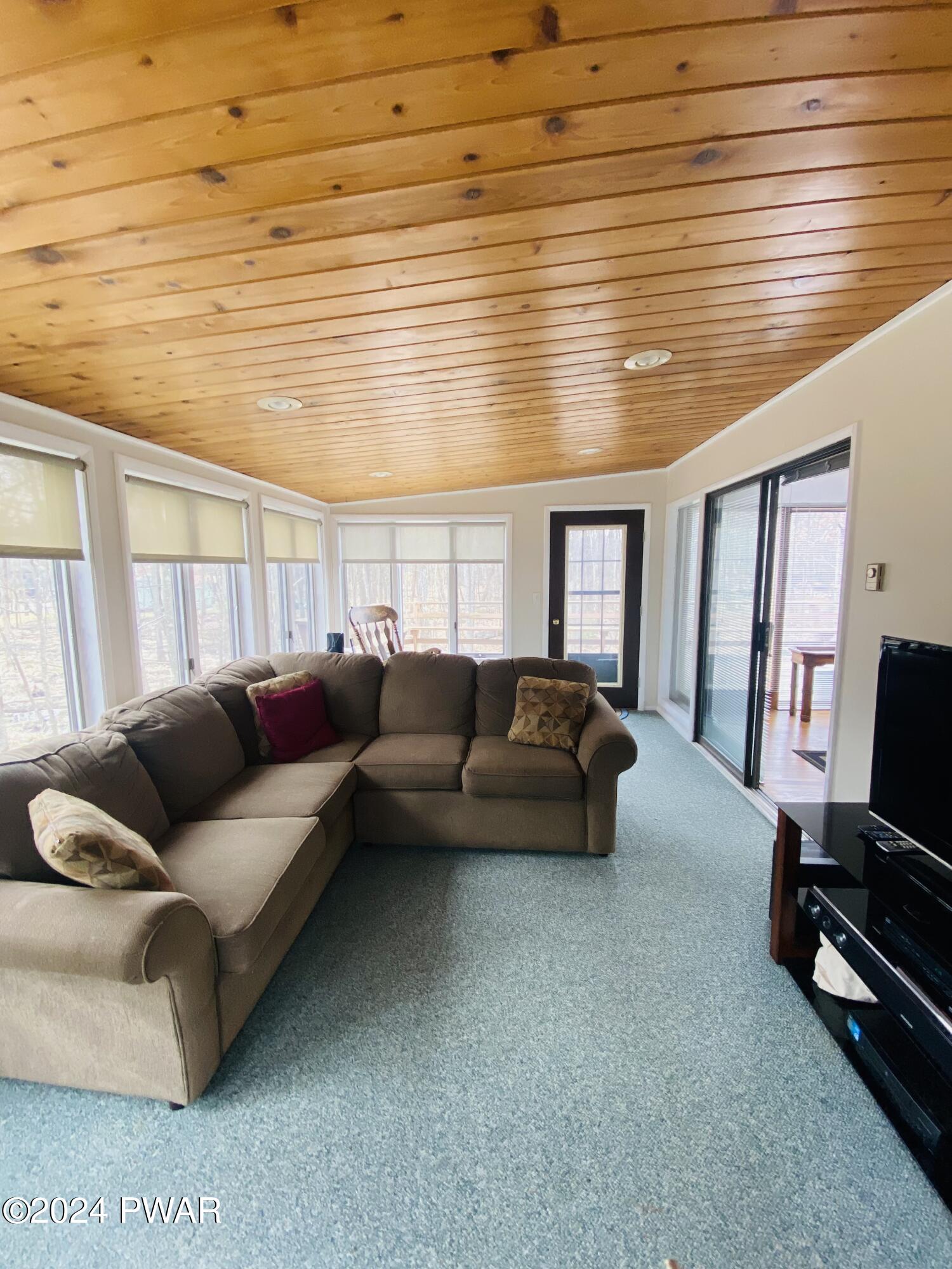 Lords Valley, Pennsylvania 18428, United States, 3 Bedrooms Bedrooms, ,2 BathroomsBathrooms,Residential,Pending,62227