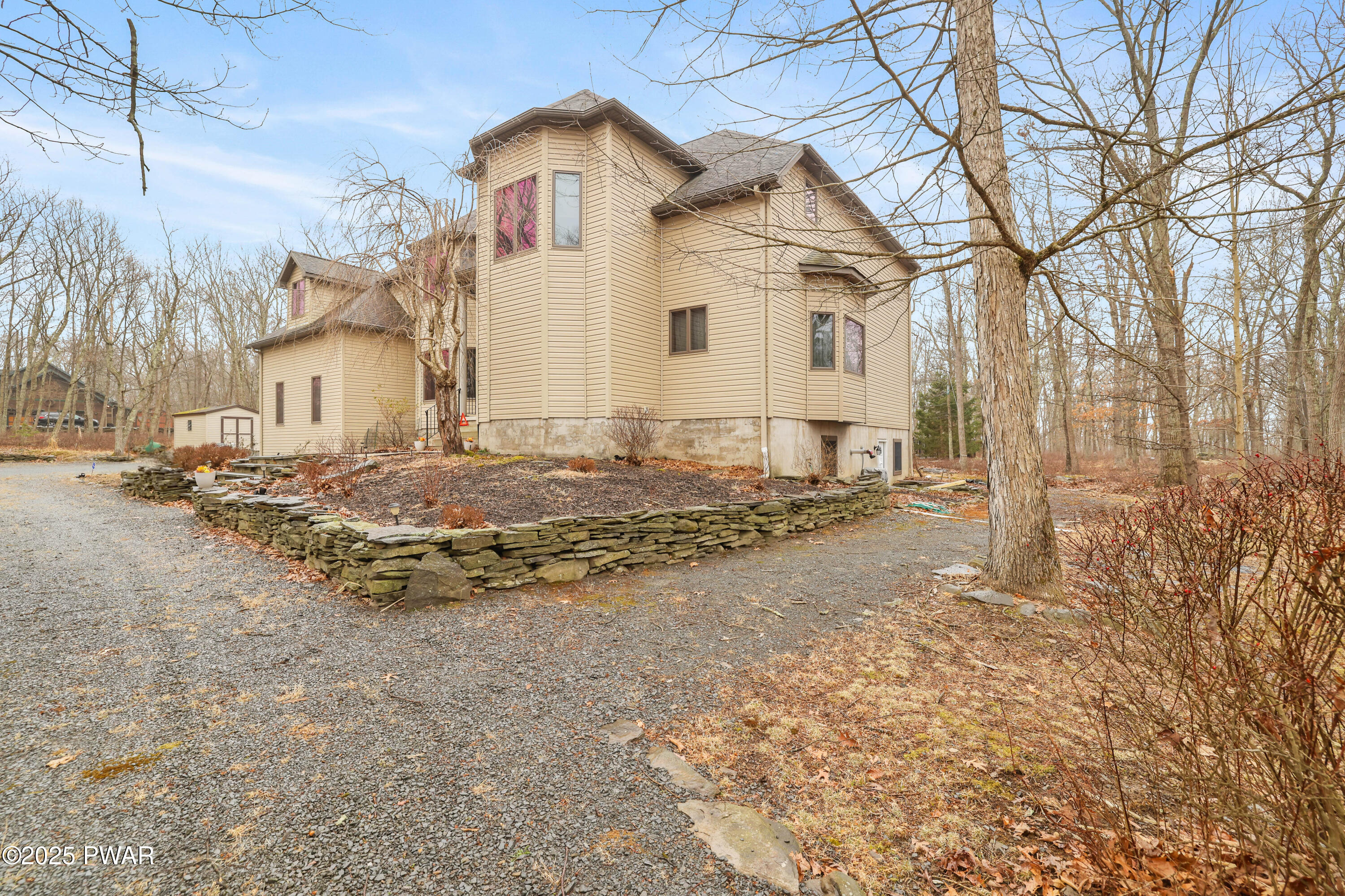 Hawley, Pennsylvania 18428, United States, 5 Bedrooms Bedrooms, ,6 BathroomsBathrooms,Residential,Active,97853