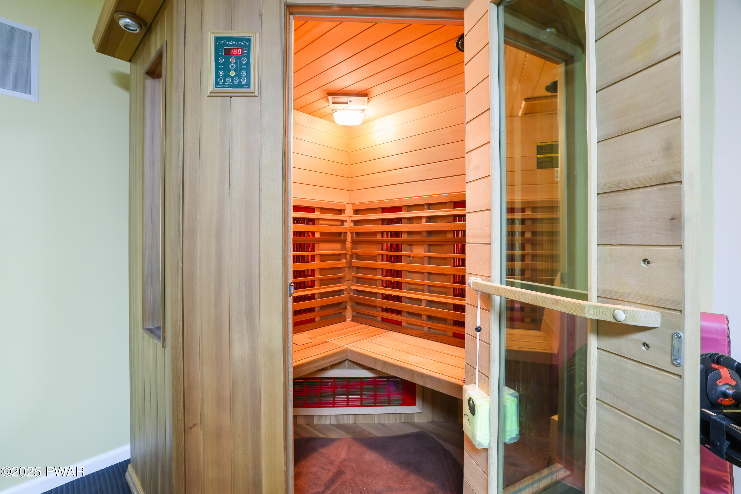 Hawley, Pennsylvania 18428, United States, 5 Bedrooms Bedrooms, ,6 BathroomsBathrooms,Residential,Active,97853