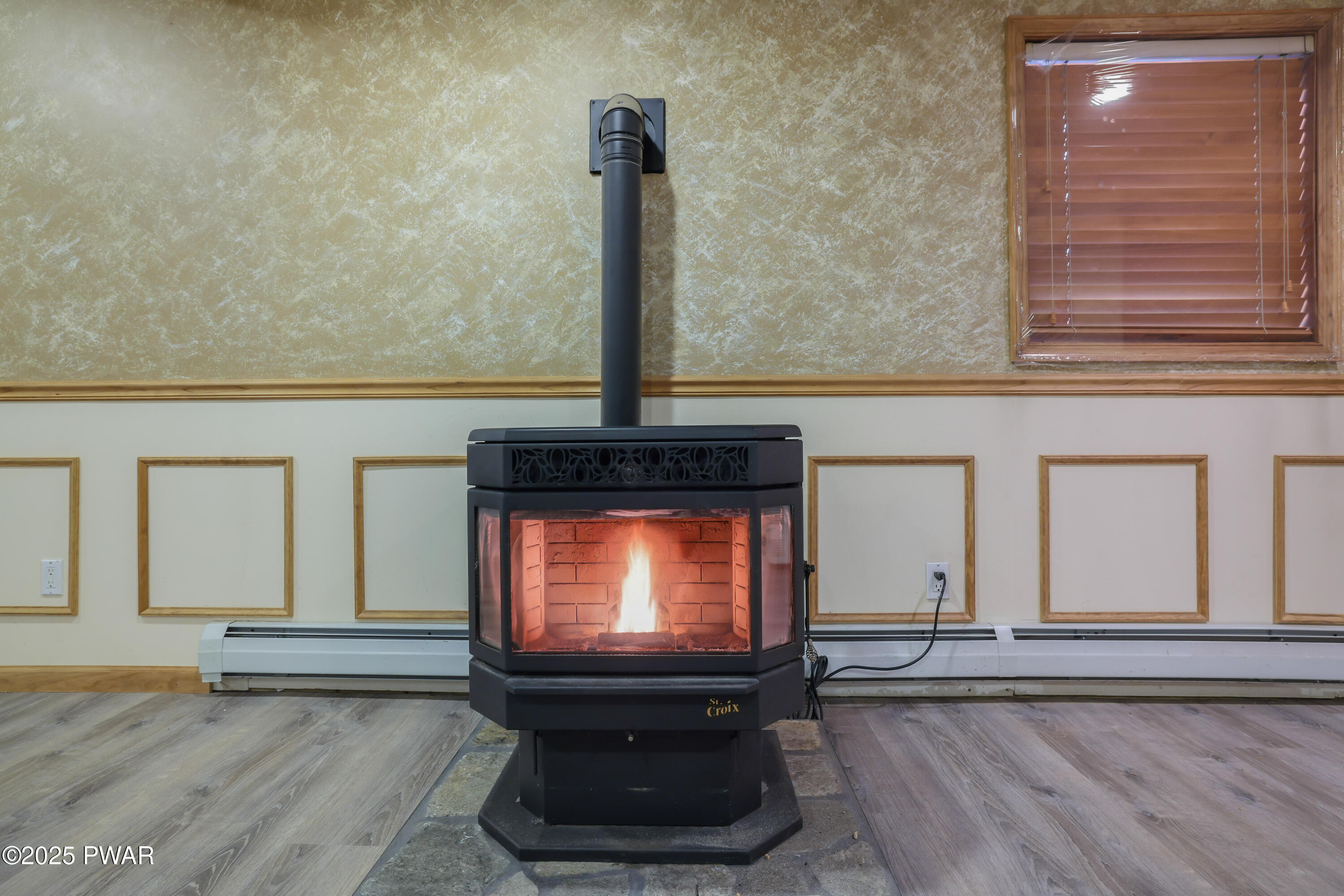 Hawley, Pennsylvania 18428, United States, 5 Bedrooms Bedrooms, ,6 BathroomsBathrooms,Residential,Active,97853