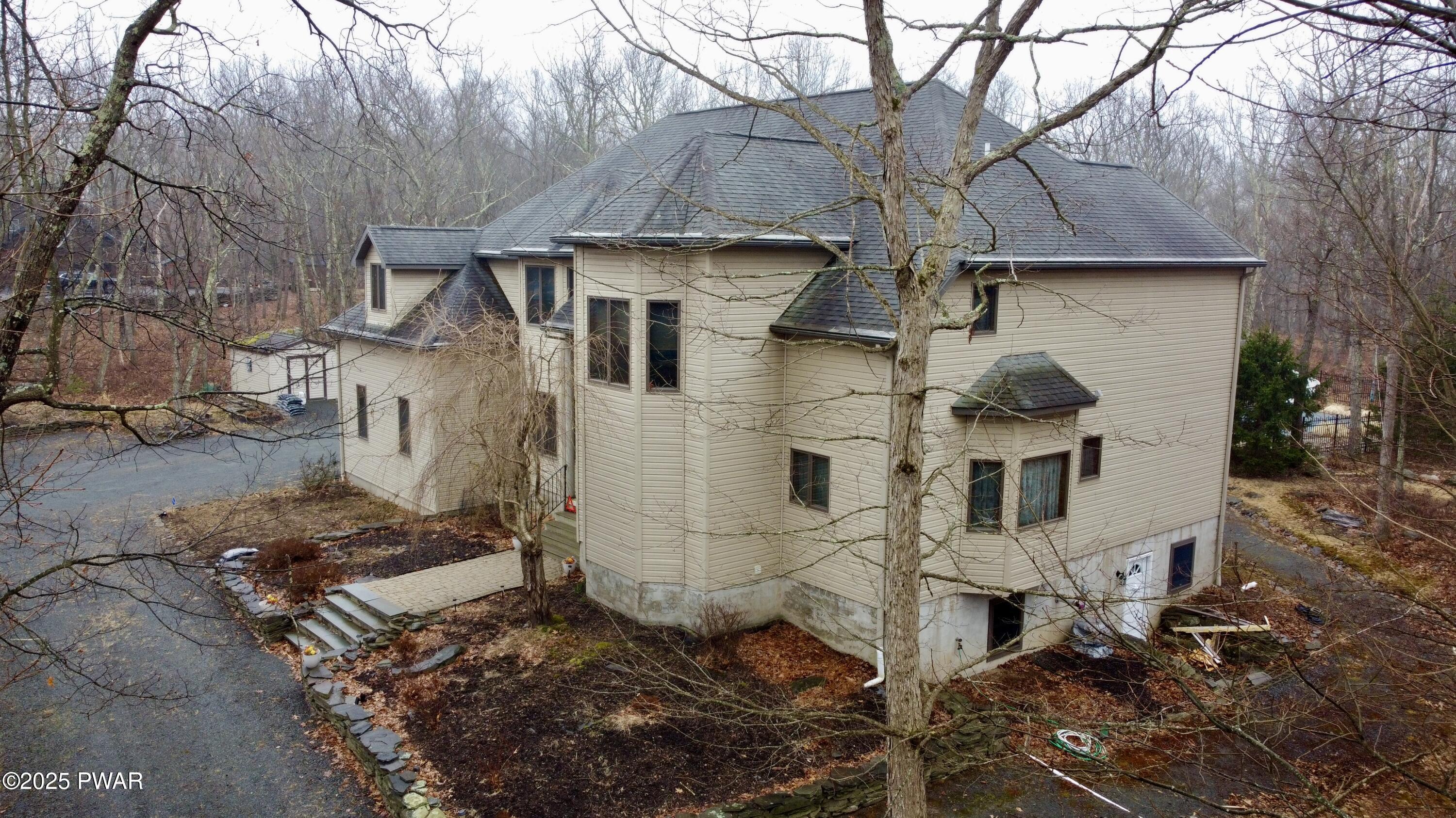 Hawley, Pennsylvania 18428, United States, 5 Bedrooms Bedrooms, ,6 BathroomsBathrooms,Residential,Active,97853