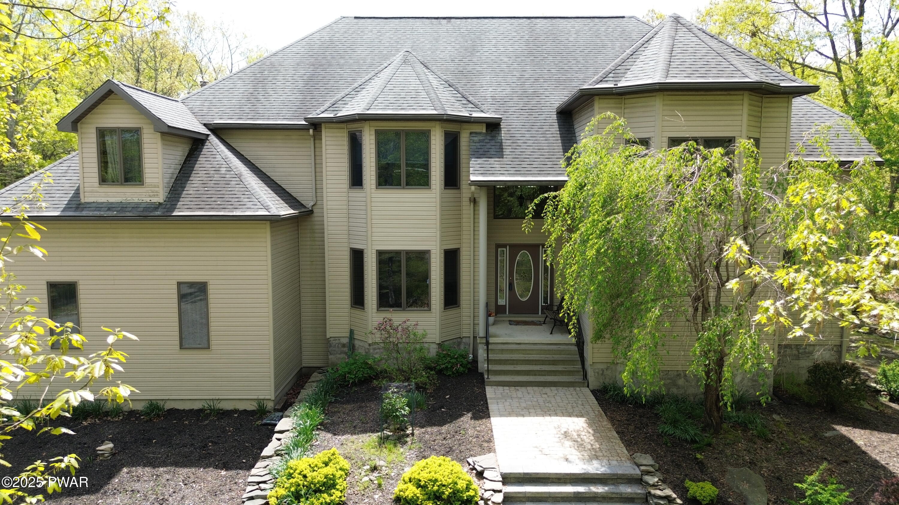 Hawley, Pennsylvania 18428, United States, 5 Bedrooms Bedrooms, ,6 BathroomsBathrooms,Residential,Active,97853