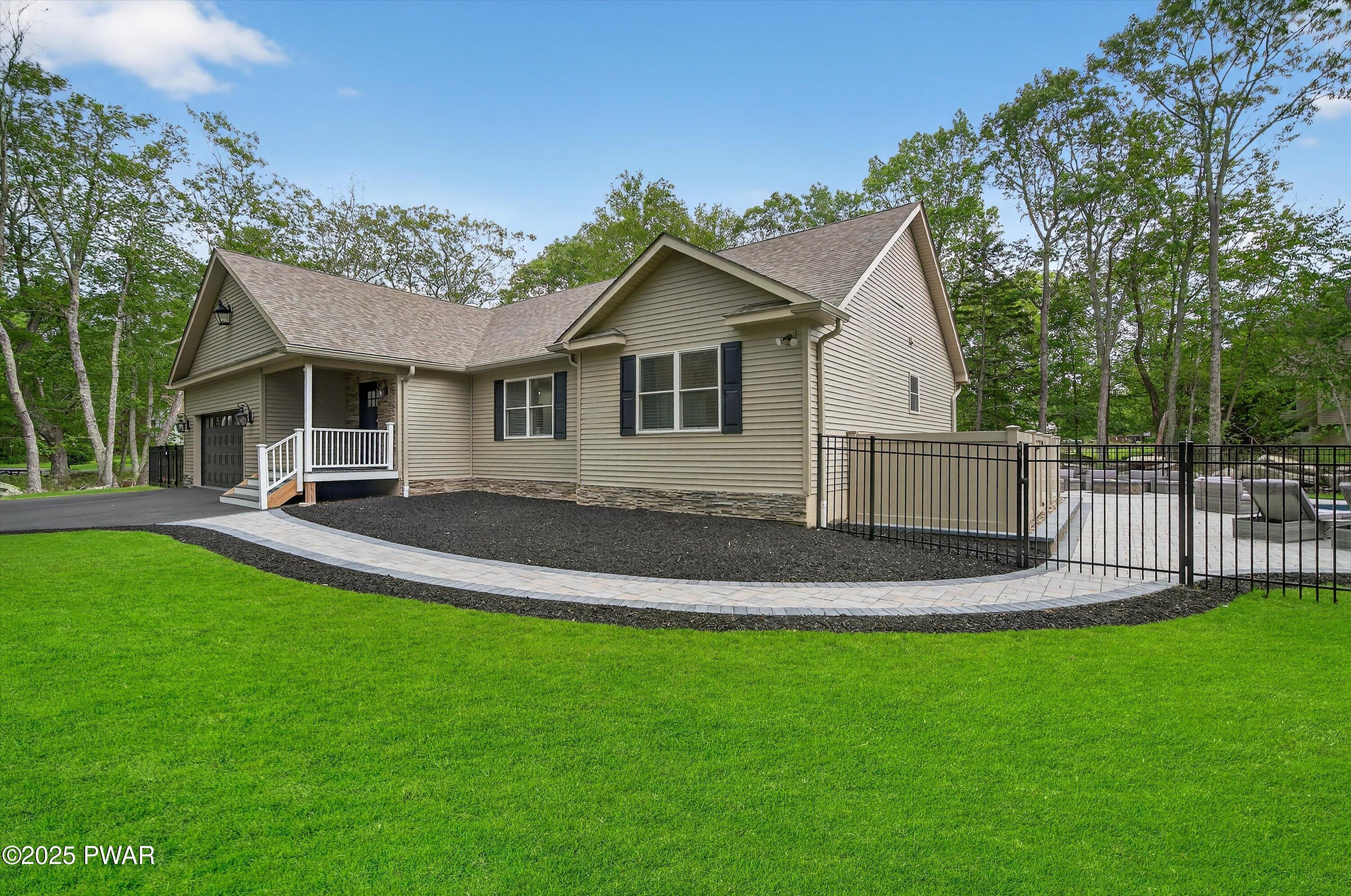 Milford, Pennsylvania 18337, United States, 3 Bedrooms Bedrooms, ,3 BathroomsBathrooms,Residential,Active,182043