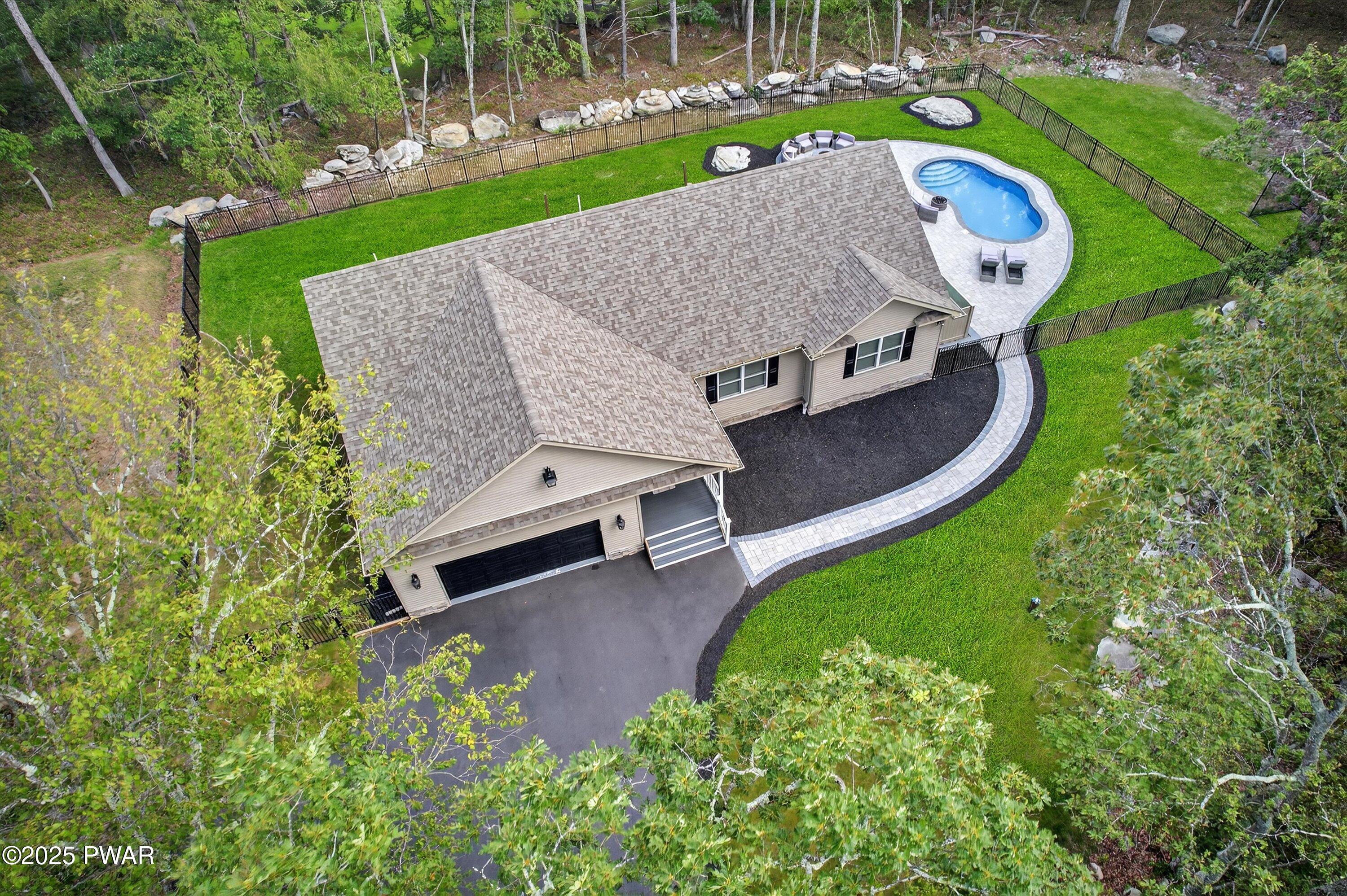 Milford, Pennsylvania 18337, United States, 3 Bedrooms Bedrooms, ,3 BathroomsBathrooms,Residential,Active,182043