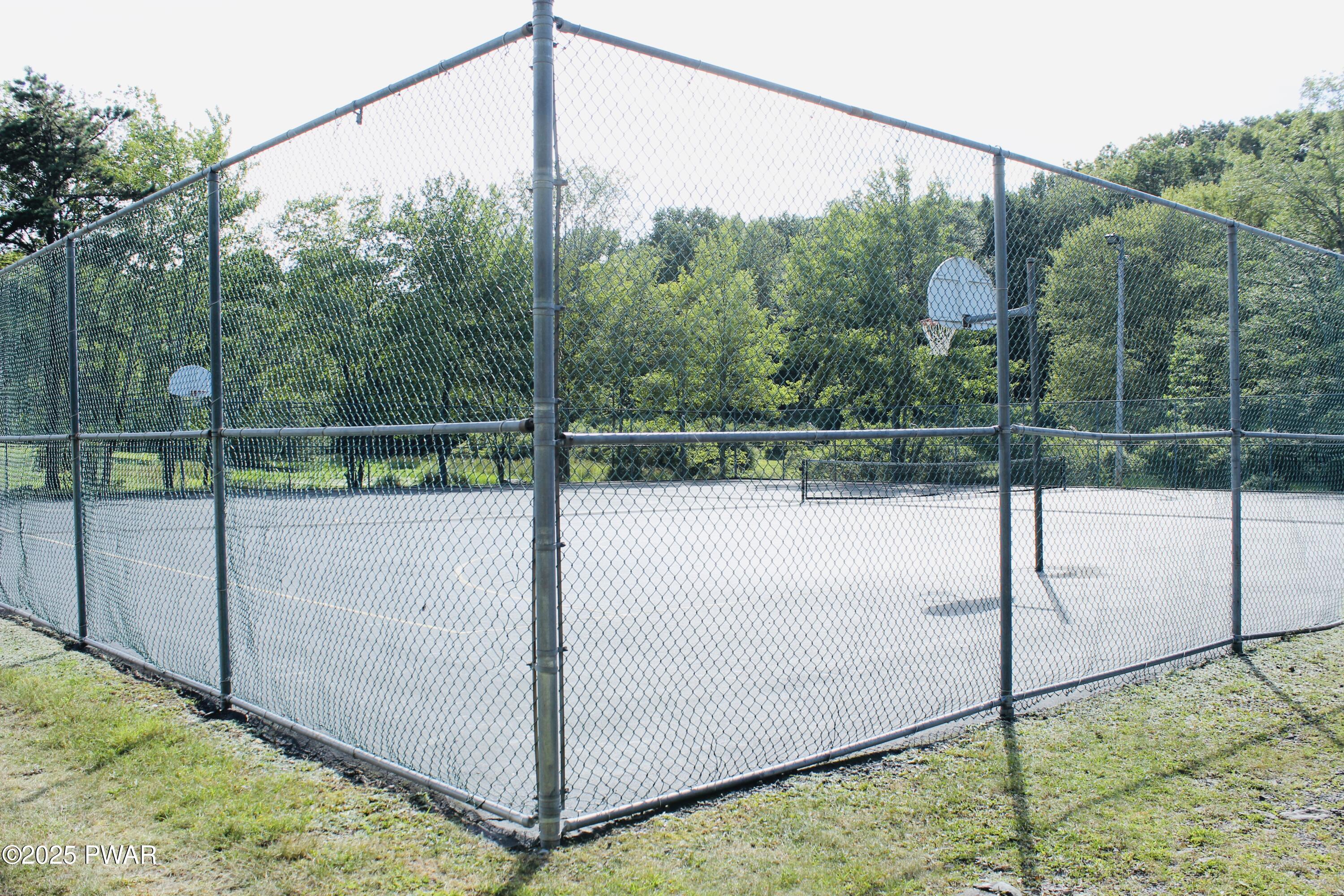 Milford, Pennsylvania 18337, United States, 3 Bedrooms Bedrooms, ,3 BathroomsBathrooms,Residential,Active,182043