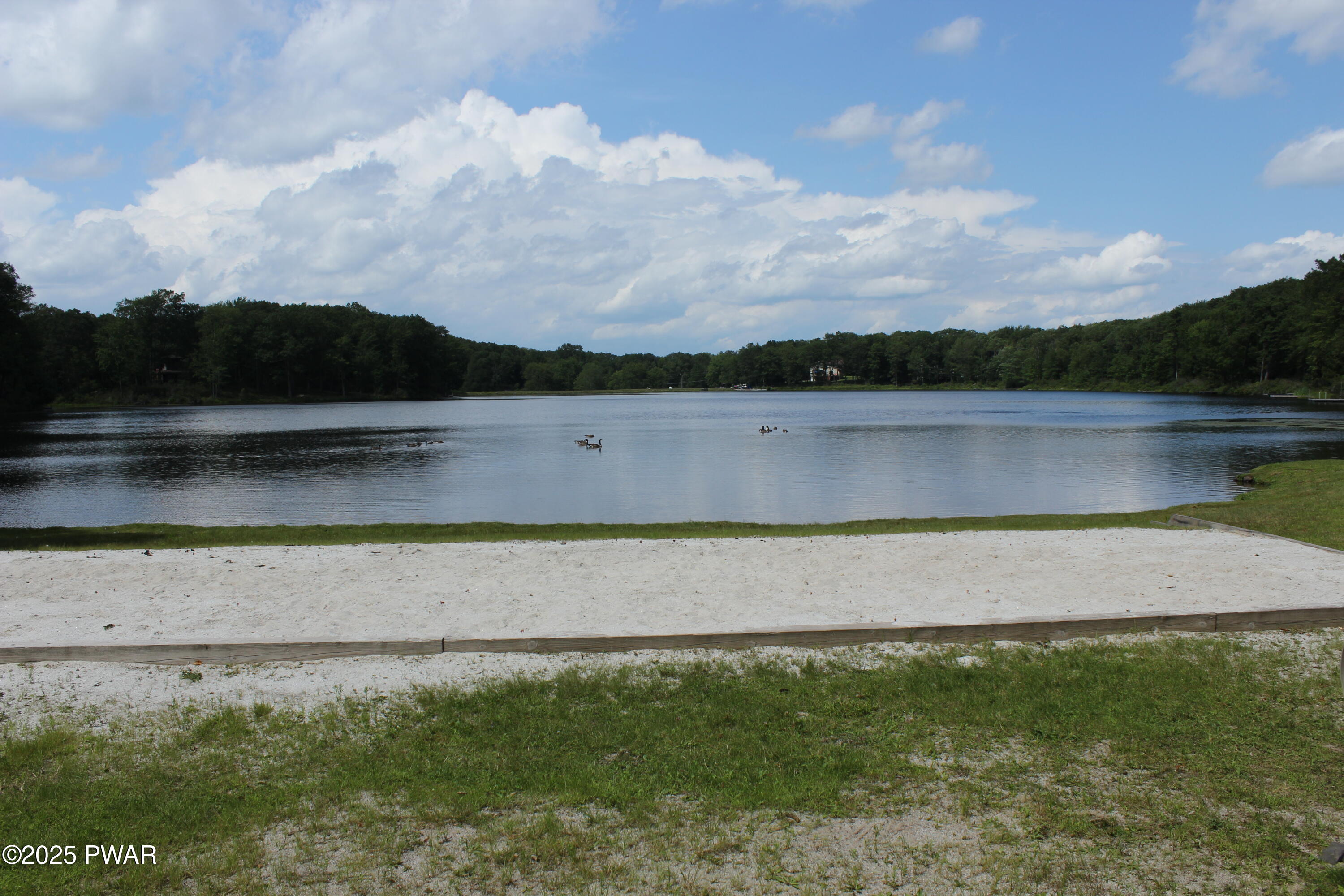 Milford, Pennsylvania 18337, United States, 3 Bedrooms Bedrooms, ,3 BathroomsBathrooms,Residential,Active,182043