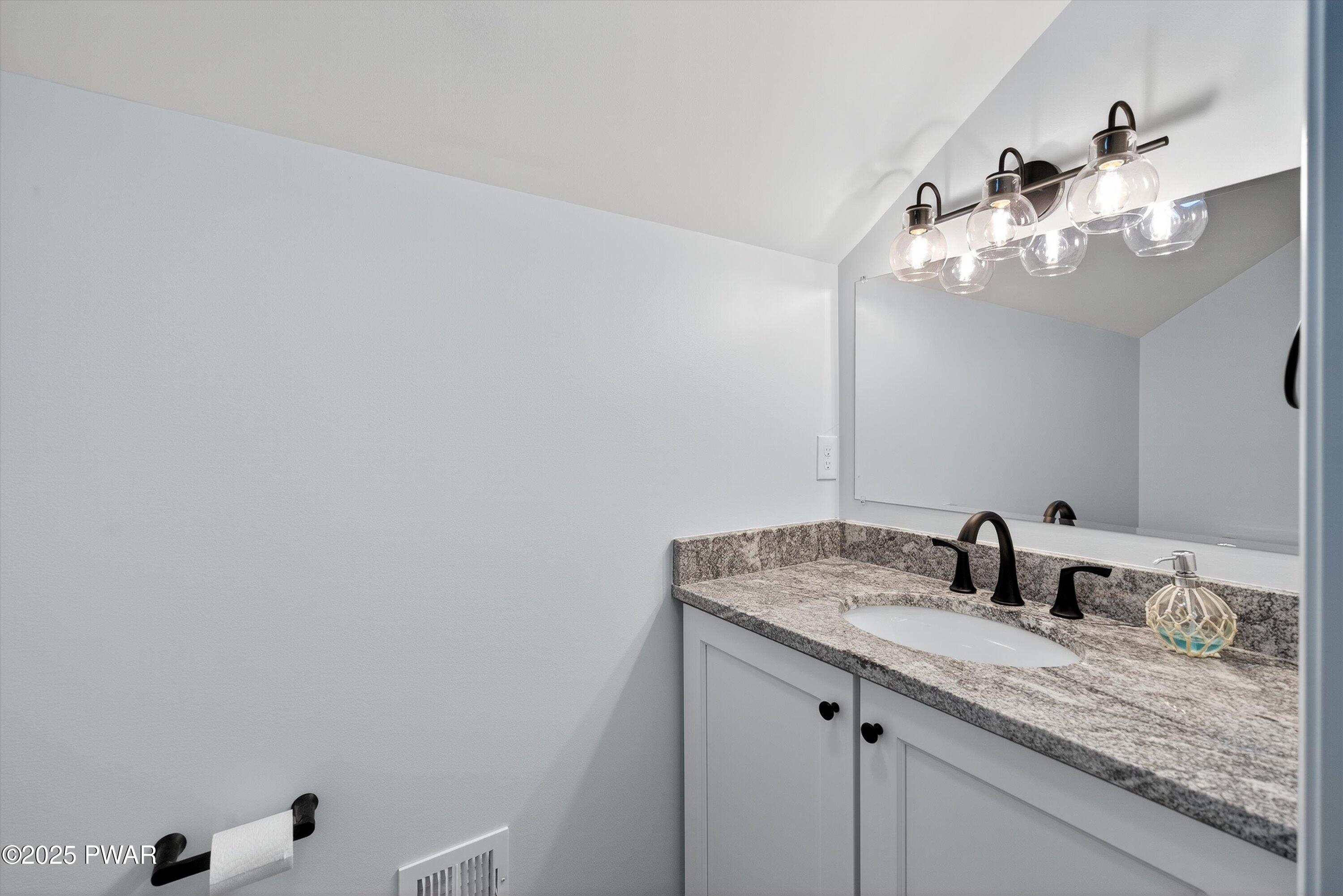 Milford, Pennsylvania 18337, United States, 3 Bedrooms Bedrooms, ,3 BathroomsBathrooms,Residential,Active,182043