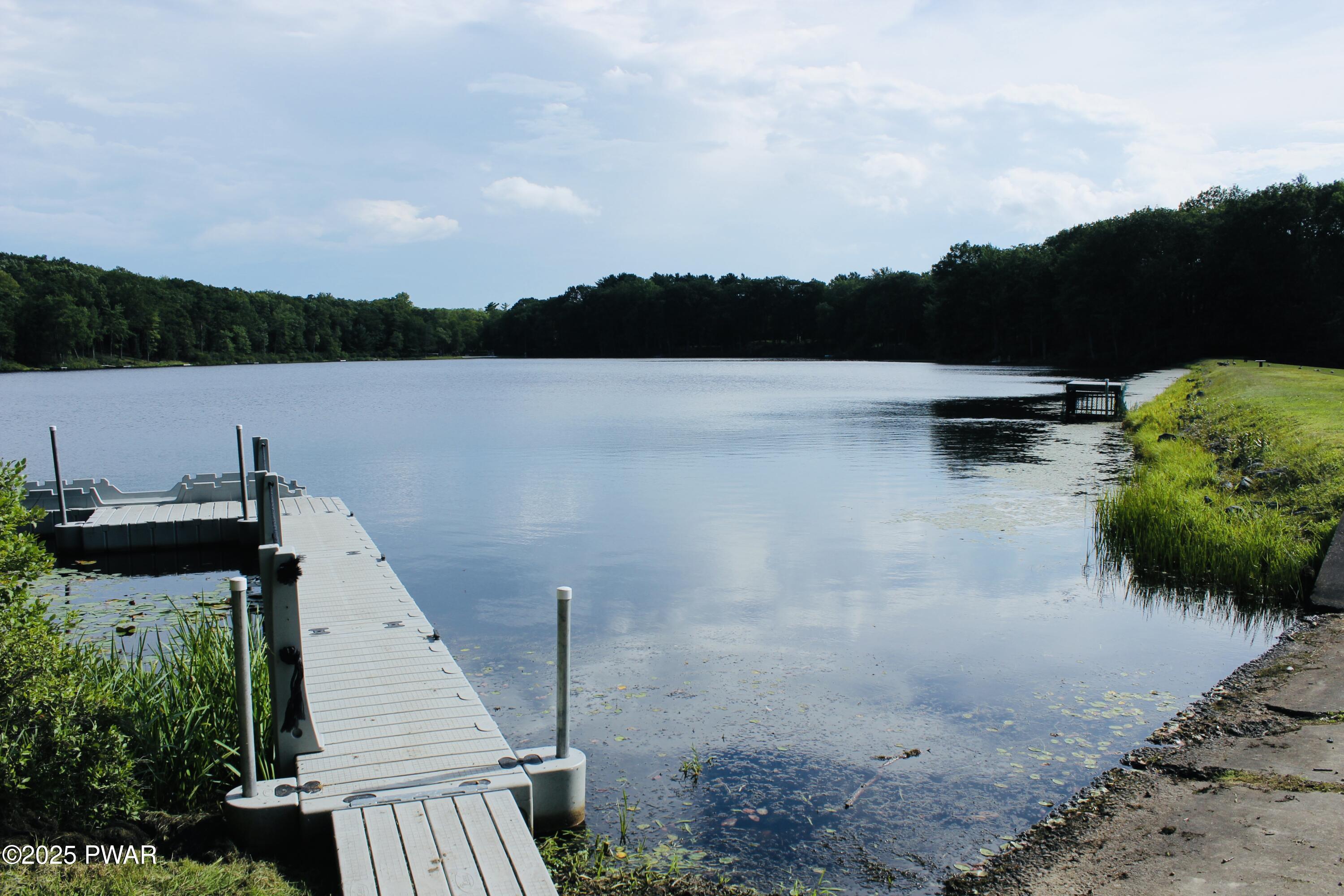 Milford, Pennsylvania 18337, United States, 3 Bedrooms Bedrooms, ,3 BathroomsBathrooms,Residential,Active,182043