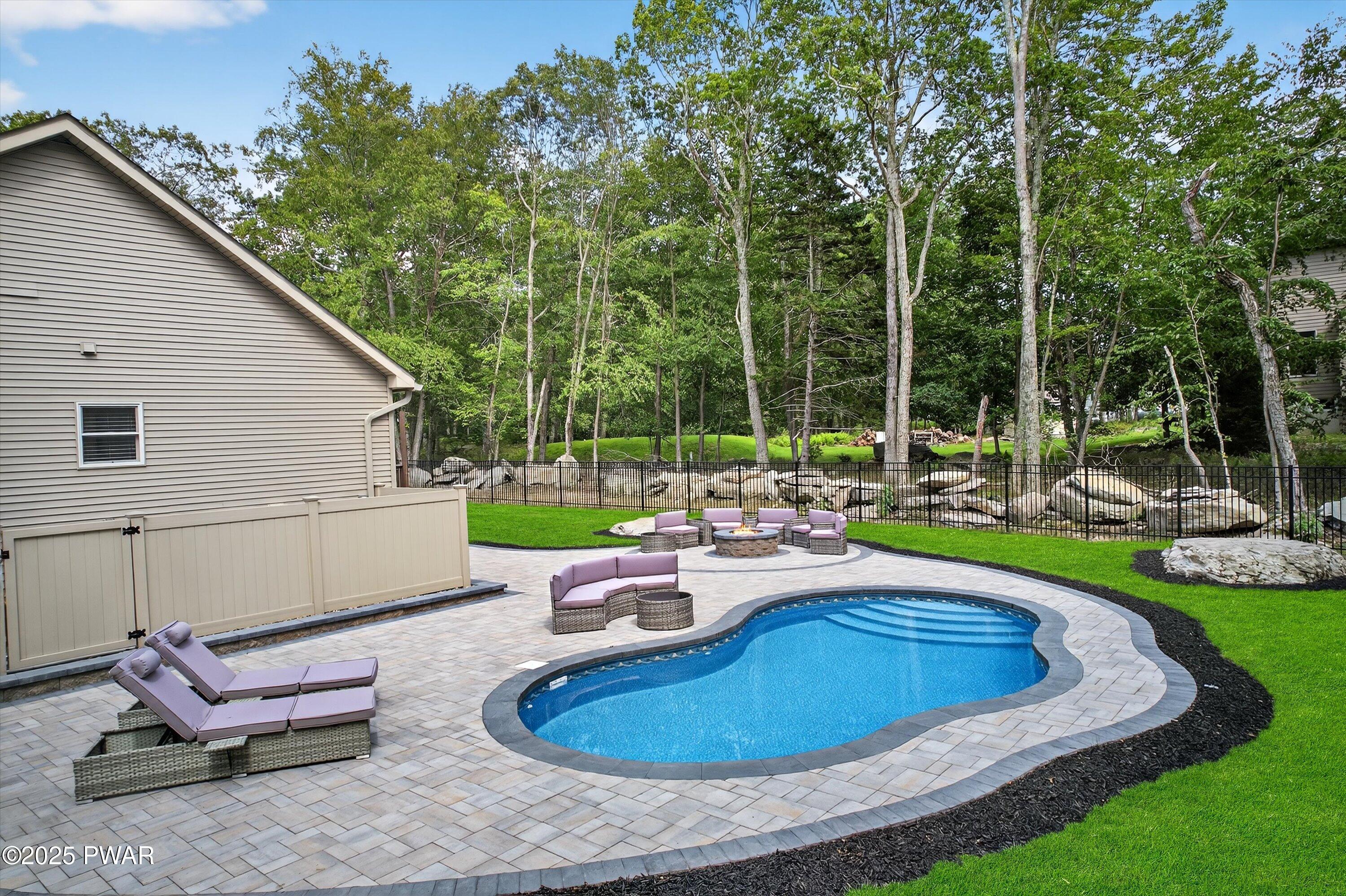 Milford, Pennsylvania 18337, United States, 3 Bedrooms Bedrooms, ,3 BathroomsBathrooms,Residential,Active,182043