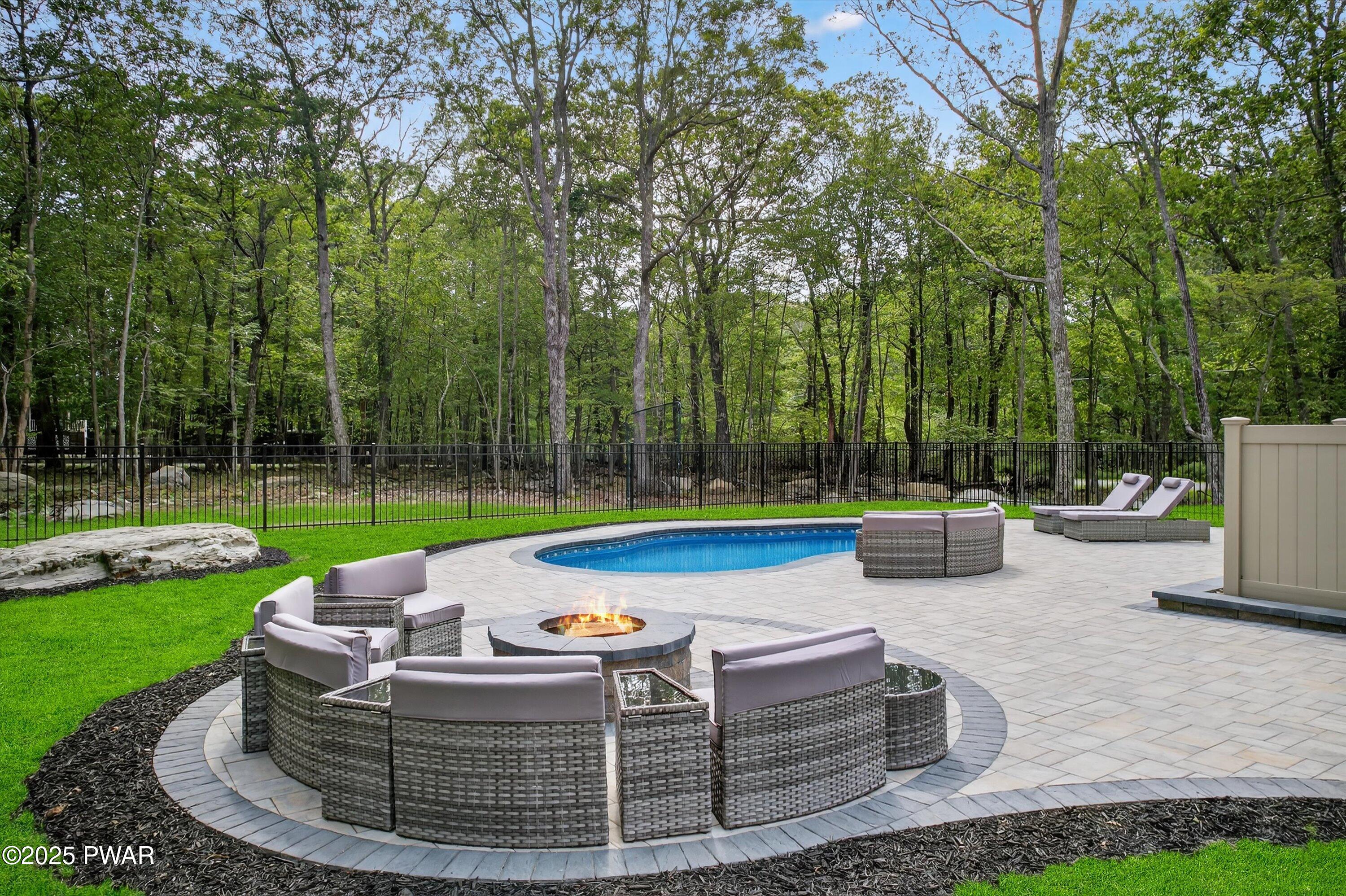 Milford, Pennsylvania 18337, United States, 3 Bedrooms Bedrooms, ,3 BathroomsBathrooms,Residential,Active,182043