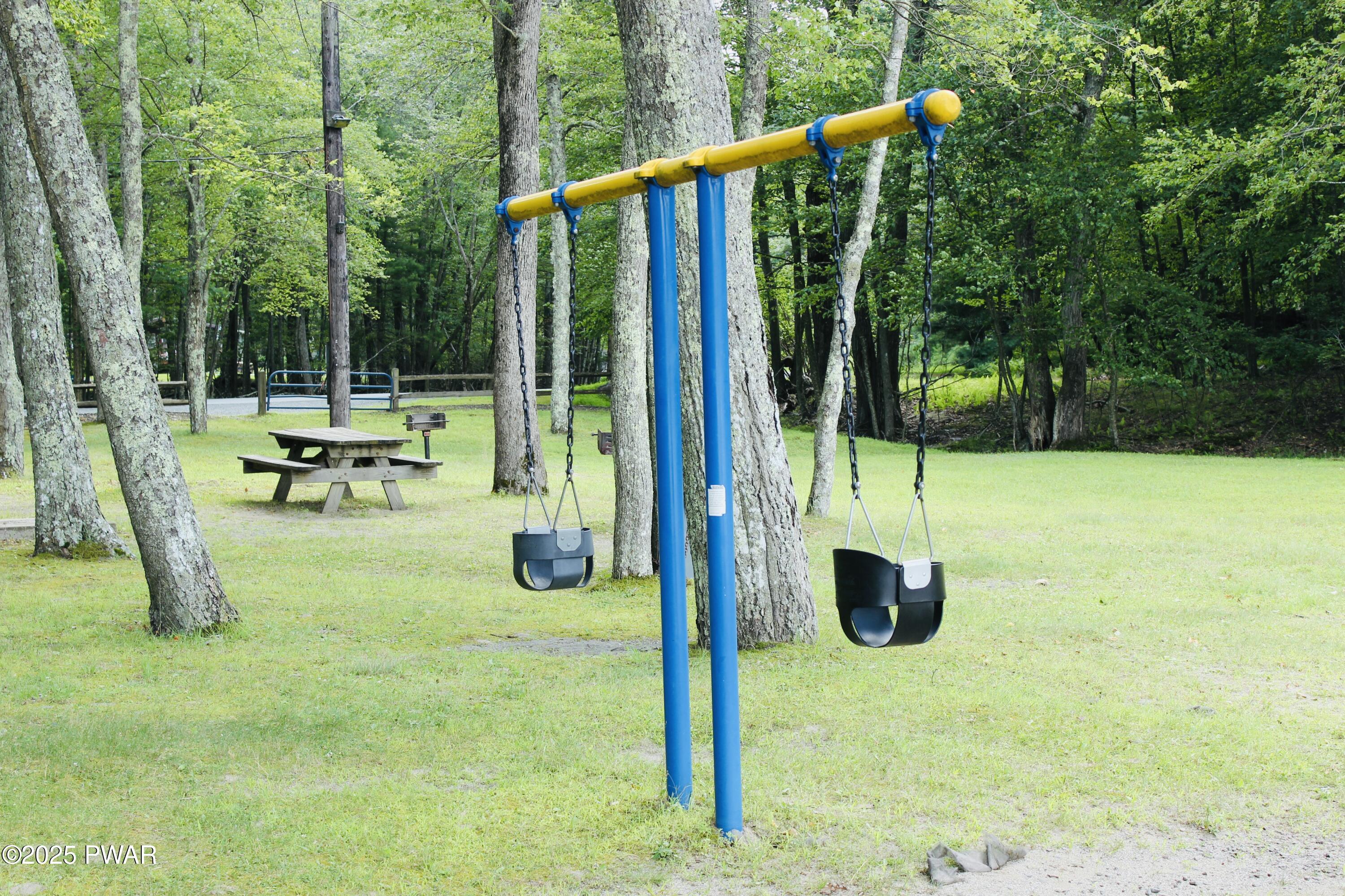 Milford, Pennsylvania 18337, United States, 3 Bedrooms Bedrooms, ,3 BathroomsBathrooms,Residential,Active,182043