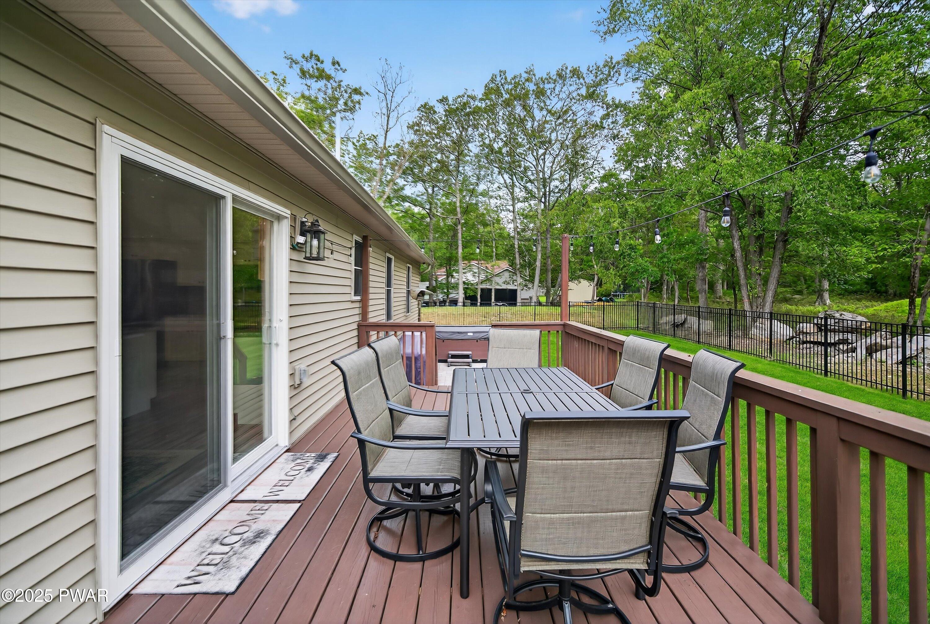 Milford, Pennsylvania 18337, United States, 3 Bedrooms Bedrooms, ,3 BathroomsBathrooms,Residential,Active,182043