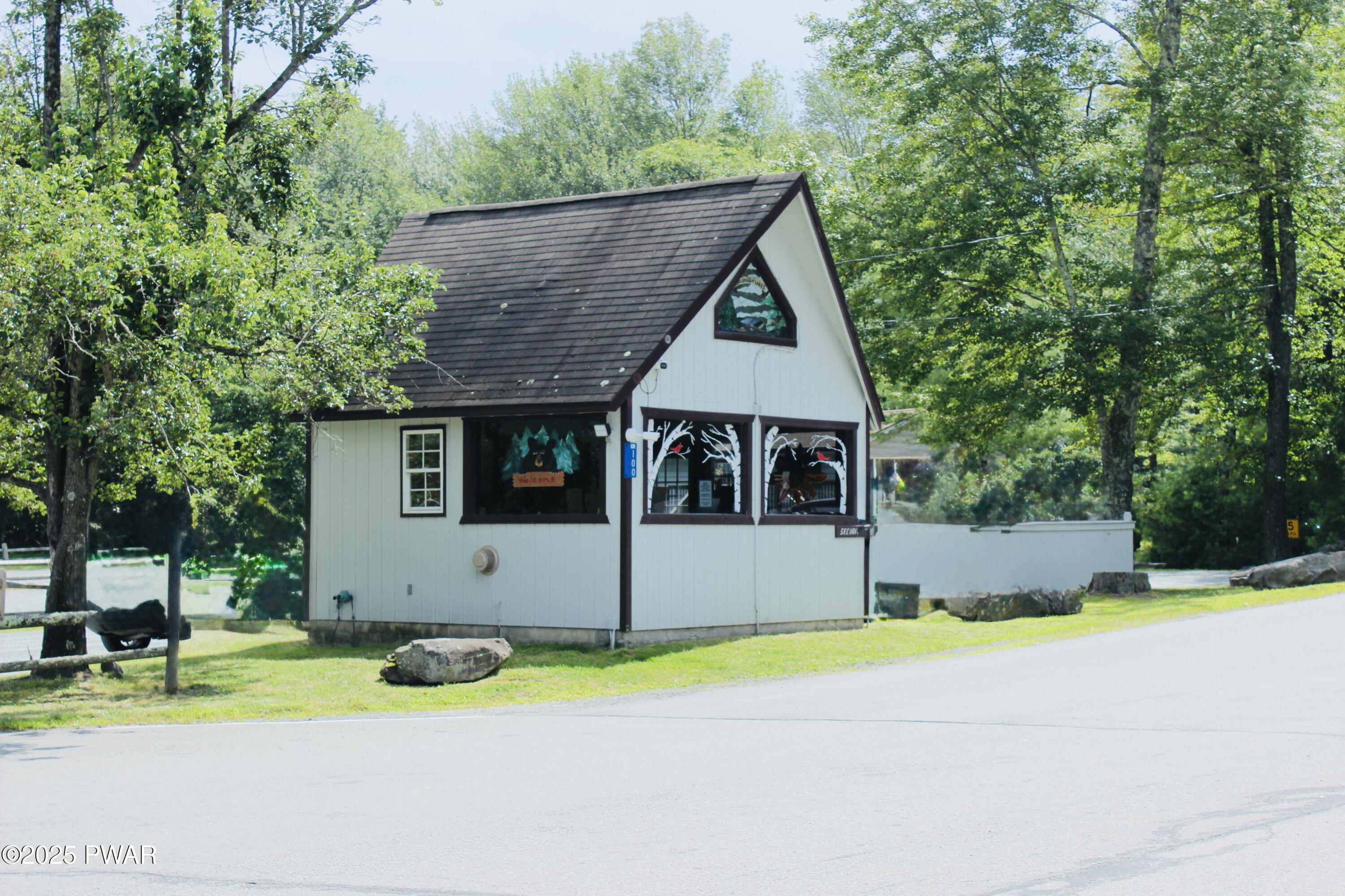 Milford, Pennsylvania 18337, United States, 3 Bedrooms Bedrooms, ,3 BathroomsBathrooms,Residential,Active,182043