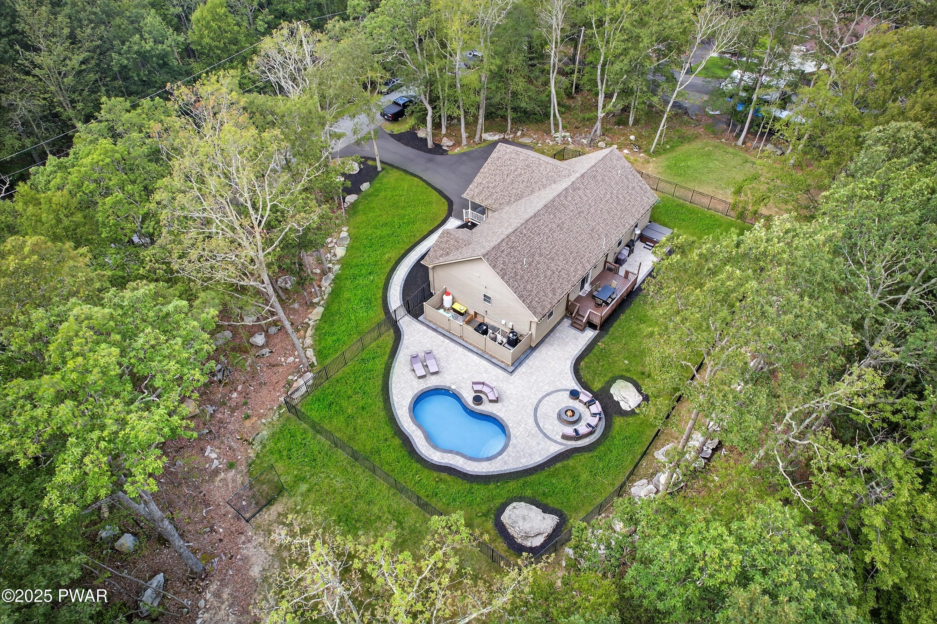 Milford, Pennsylvania 18337, United States, 3 Bedrooms Bedrooms, ,3 BathroomsBathrooms,Residential,Active,182043