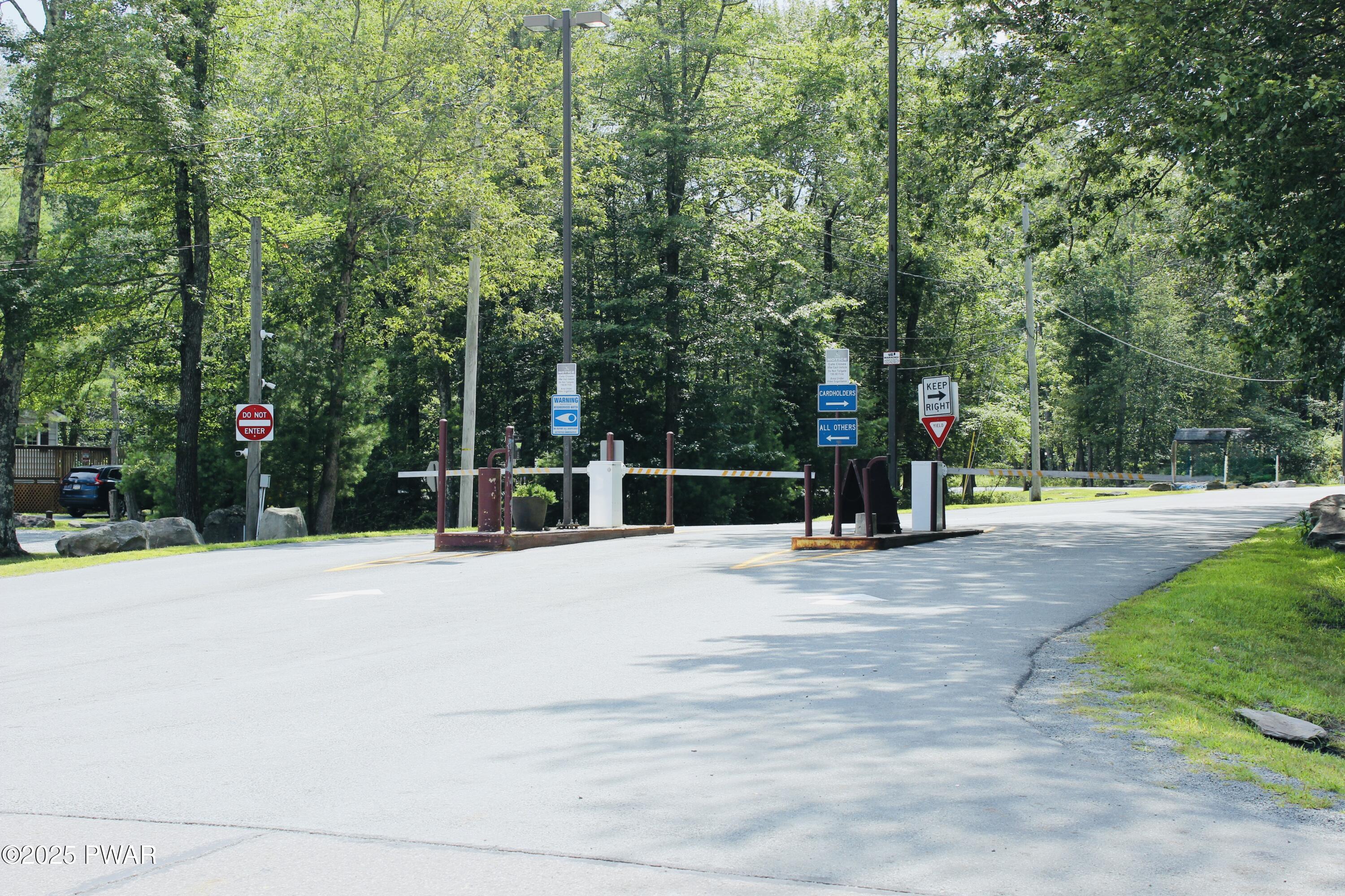 Milford, Pennsylvania 18337, United States, 3 Bedrooms Bedrooms, ,3 BathroomsBathrooms,Residential,Active,182043