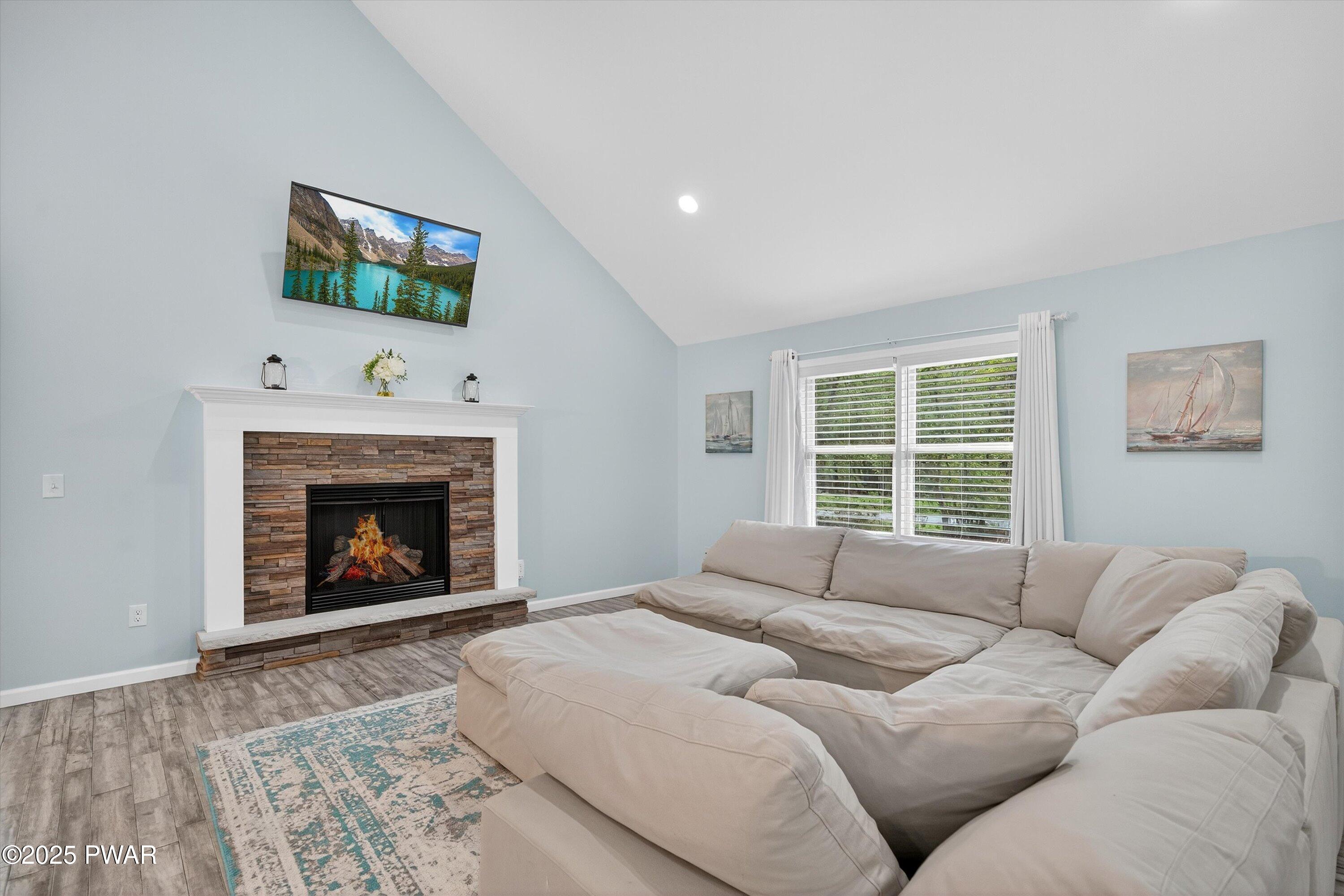 Milford, Pennsylvania 18337, United States, 3 Bedrooms Bedrooms, ,3 BathroomsBathrooms,Residential,Active,182043