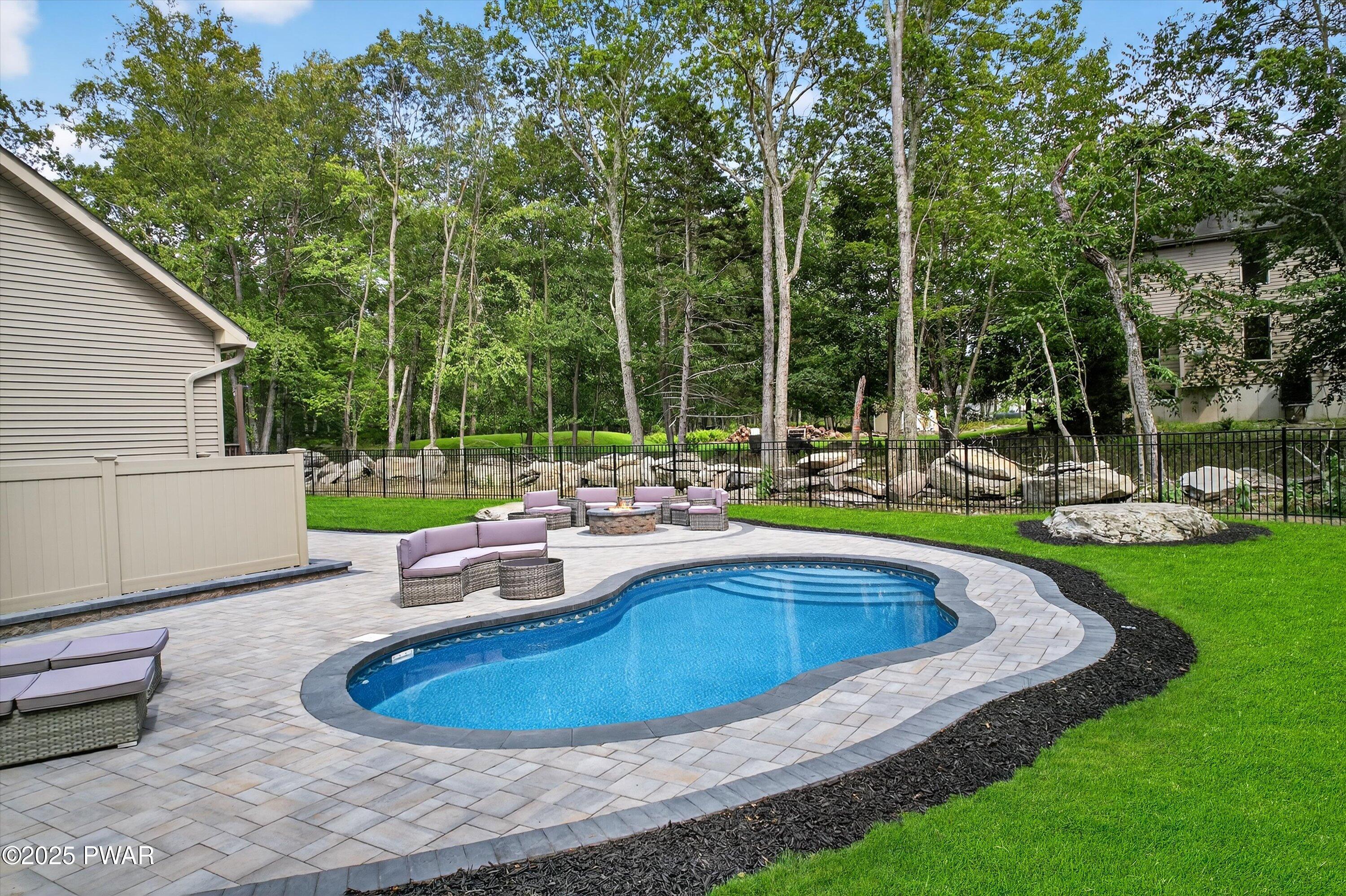 Milford, Pennsylvania 18337, United States, 3 Bedrooms Bedrooms, ,3 BathroomsBathrooms,Residential,Active,182043