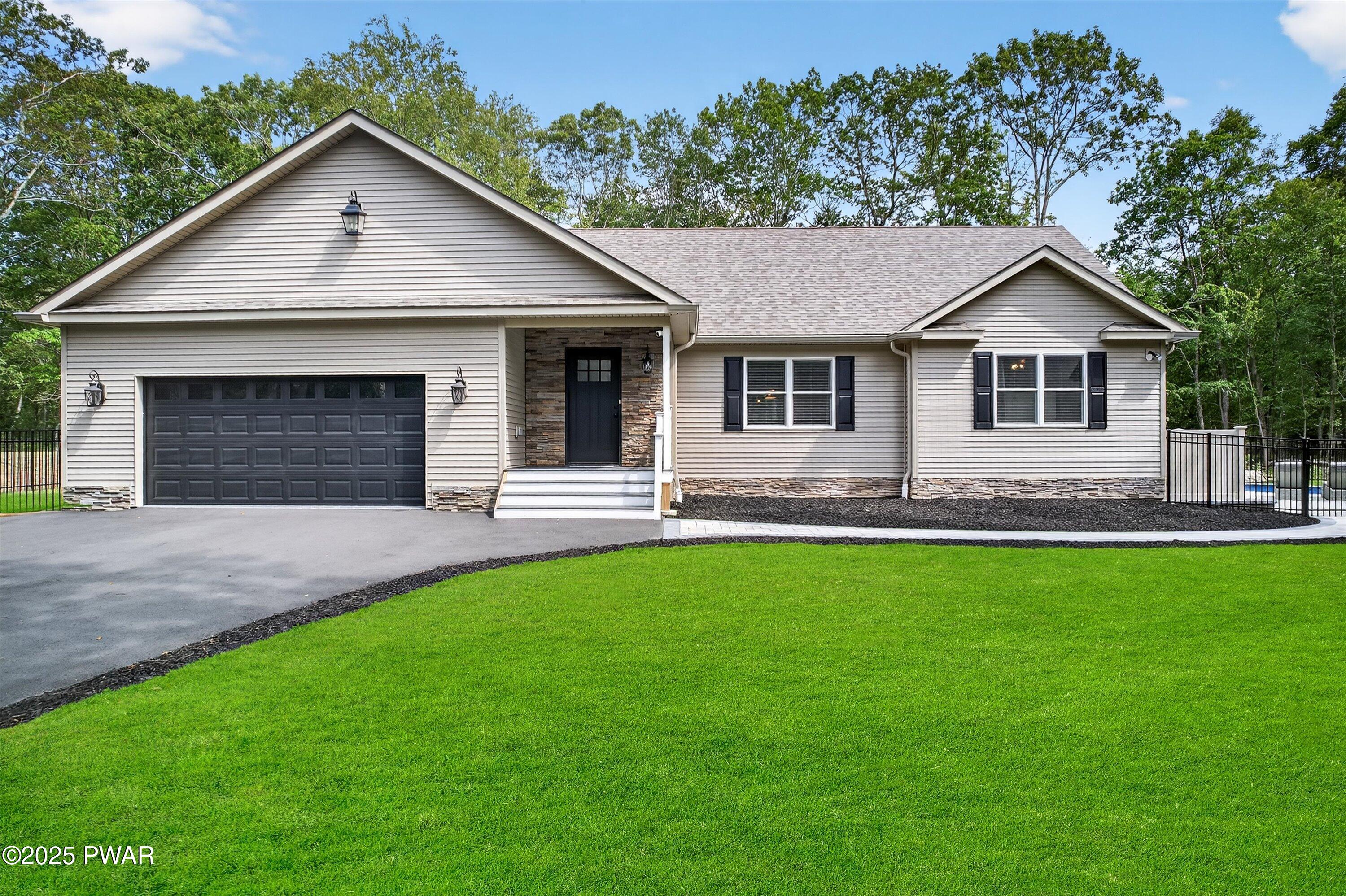 Milford, Pennsylvania 18337, United States, 3 Bedrooms Bedrooms, ,3 BathroomsBathrooms,Residential,Active,182043